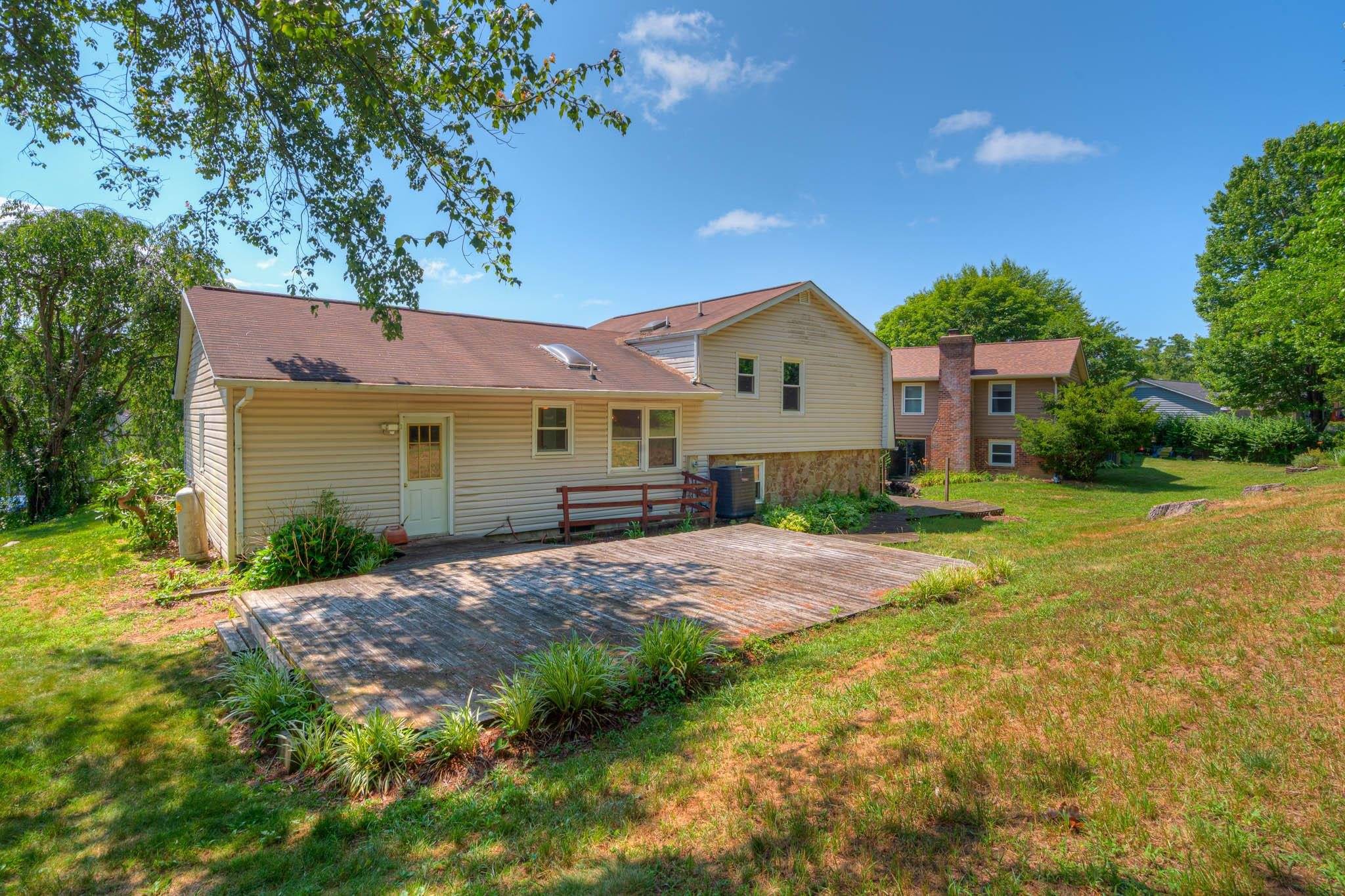 Blacksburg, VA 24060,207 WOODBINE DR