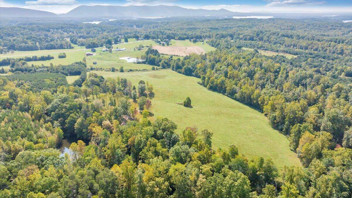 Huddleston, VA 24104,12715 Smith Mountain Lake PKWY