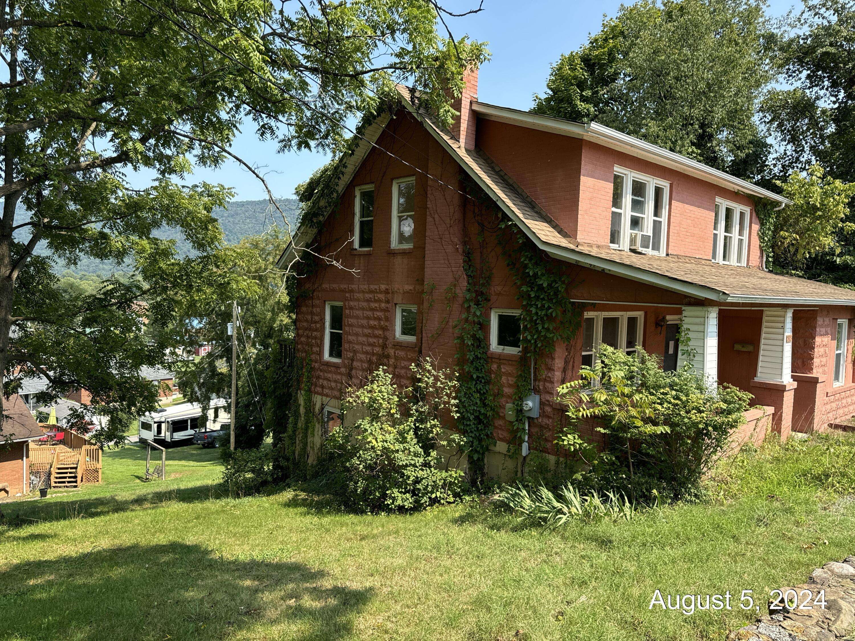 Covington, VA 24426,2323 S Grass AVE