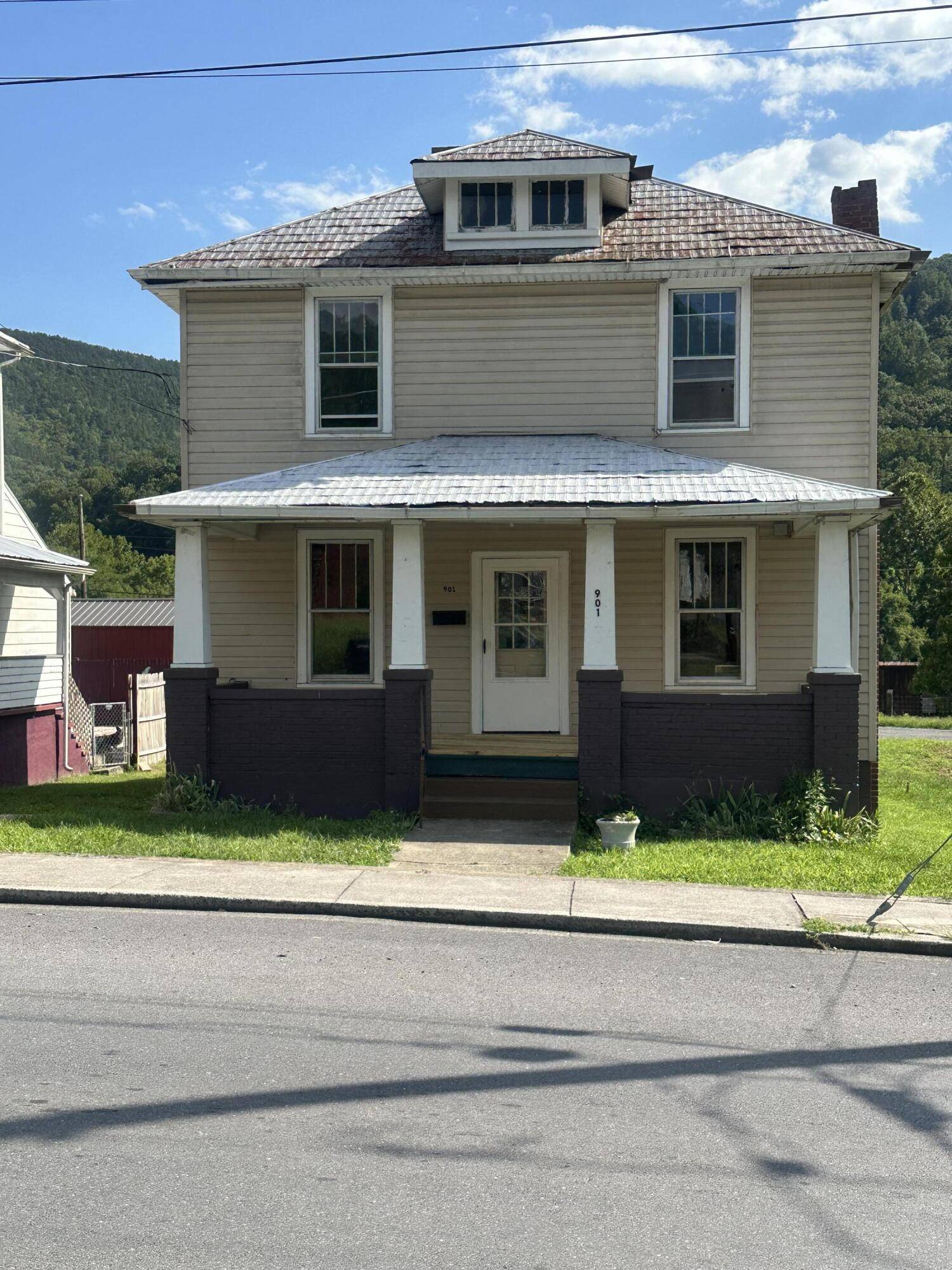 Clifton Forge, VA 24422,901 Main ST