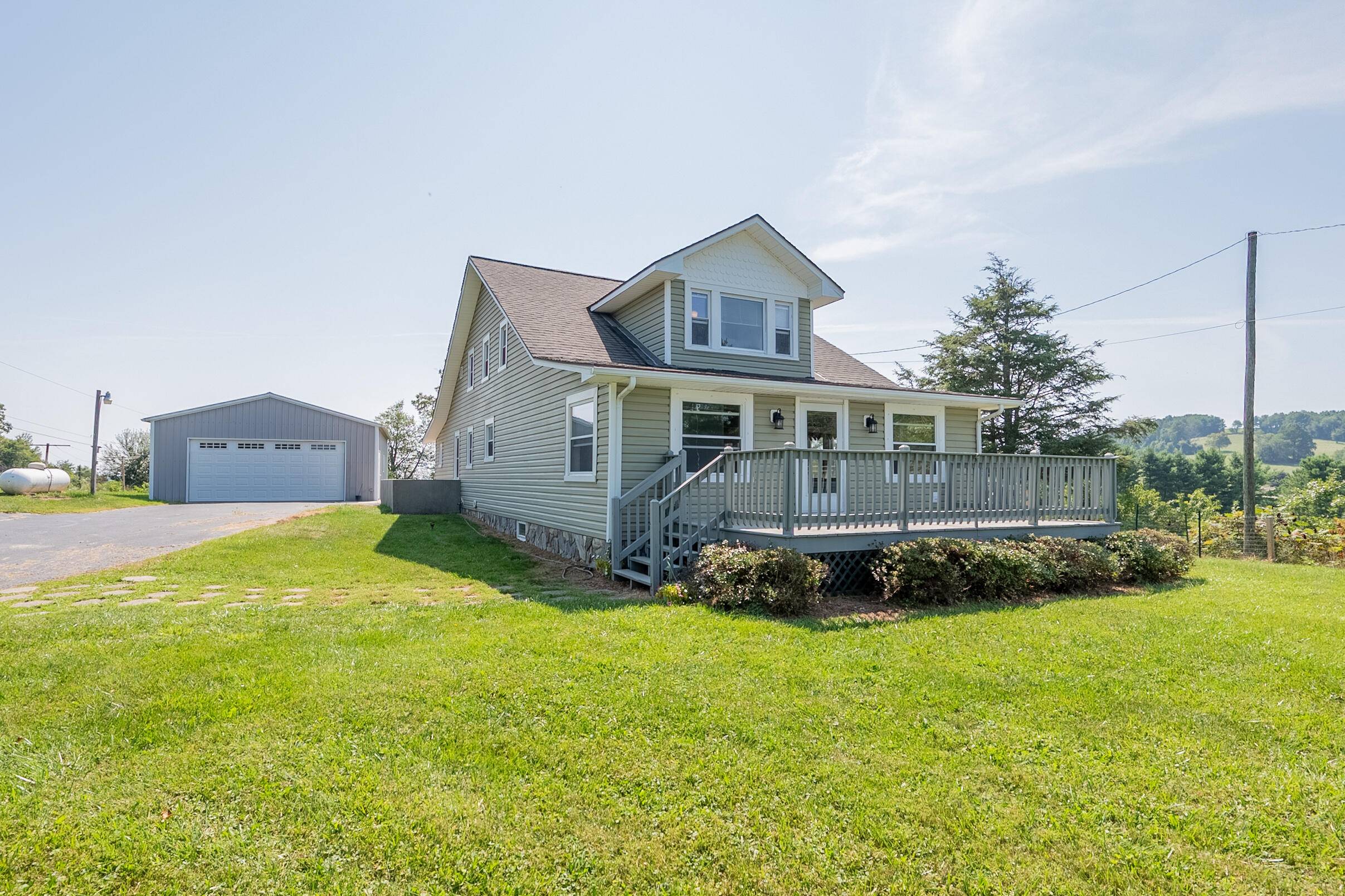Galax, VA 24333,165 Crescent DR