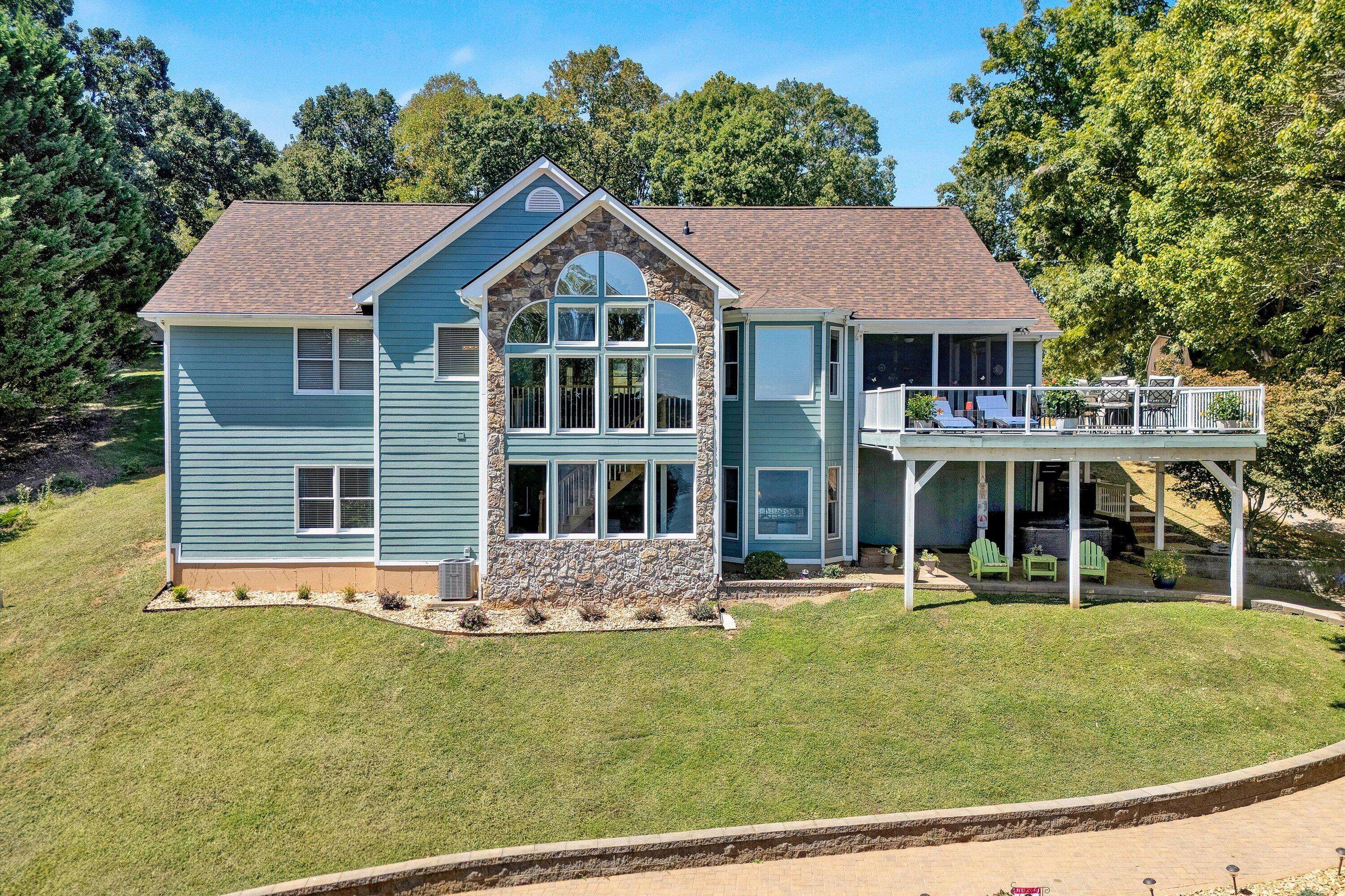 Moneta, VA 24121,900 Lakemount DR