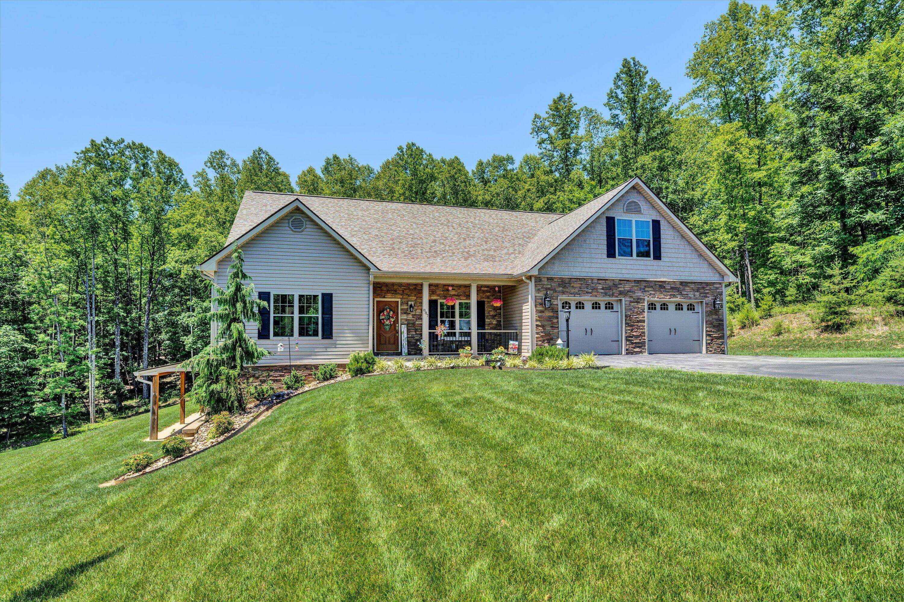 Blue Ridge, VA 24064,887 Thornblade Way WAY