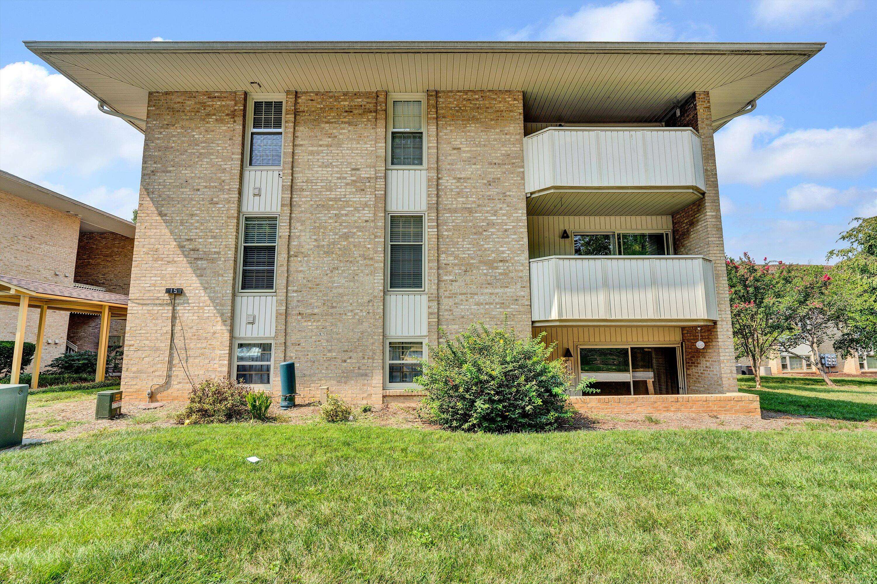 Roanoke, VA 24018,5260 Crossbow CIR Unit 15A