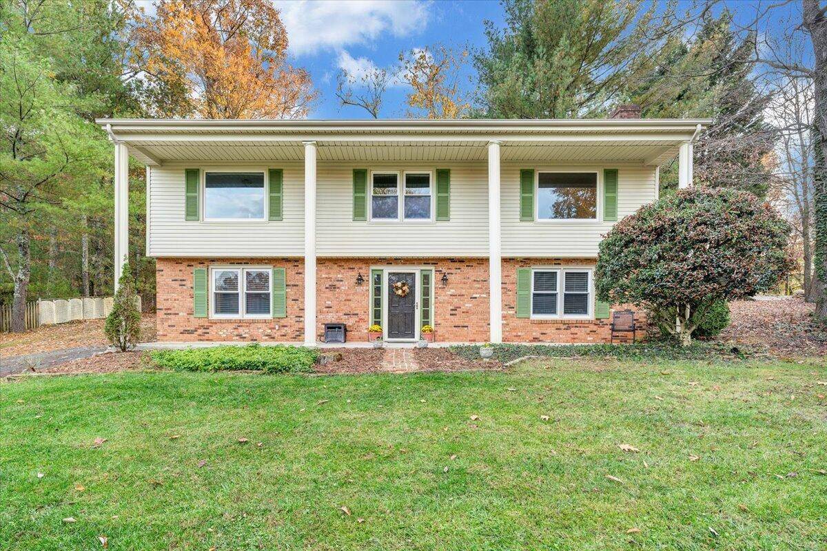 Blue Ridge, VA 24064,318 Woodlawn AVE