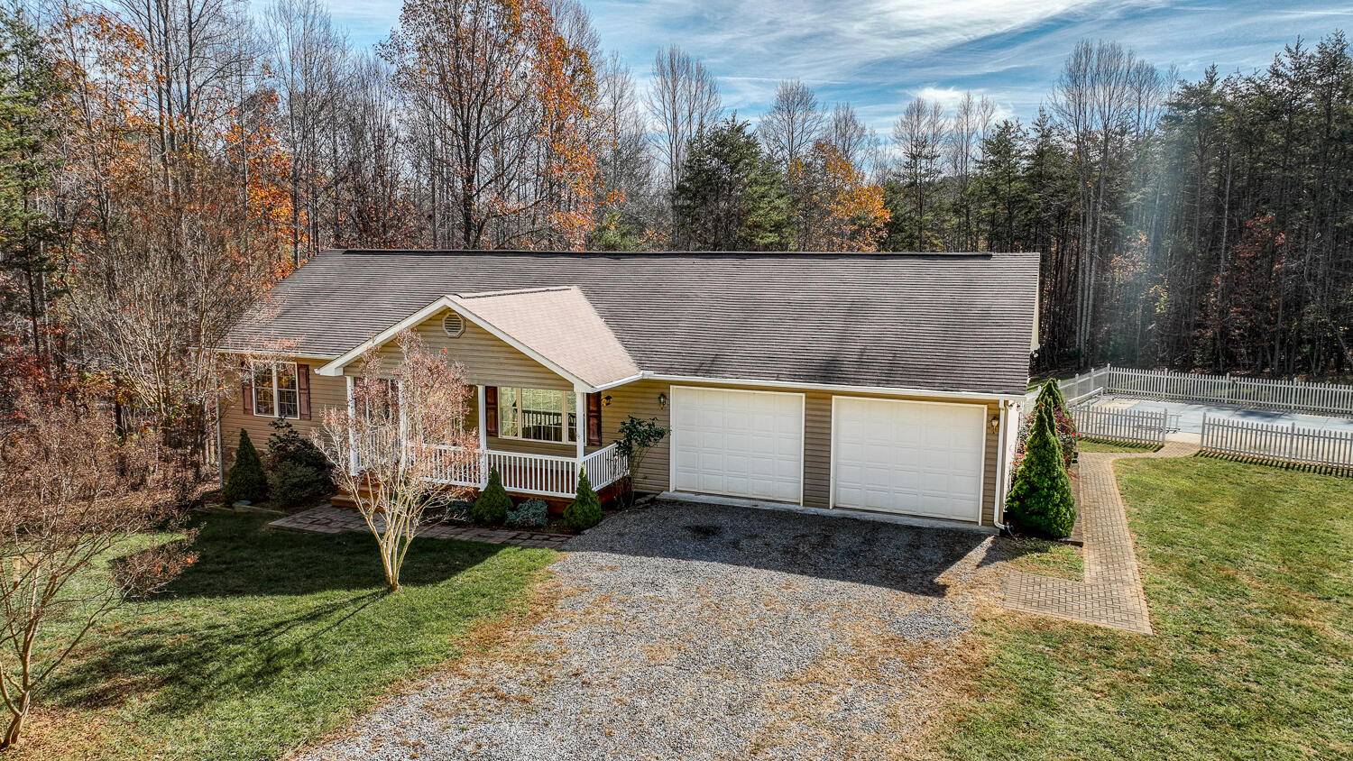 Huddleston, VA 24104,1088 Neil PL