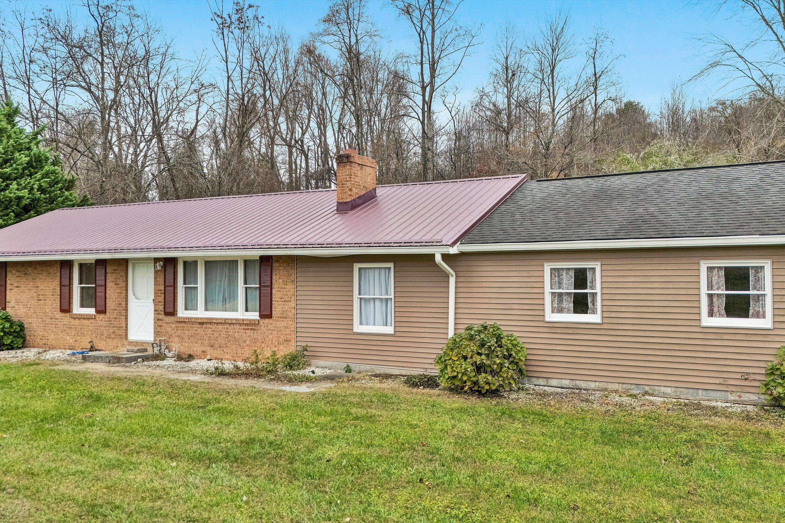 Fincastle, VA 24090,3928 Springwood RD