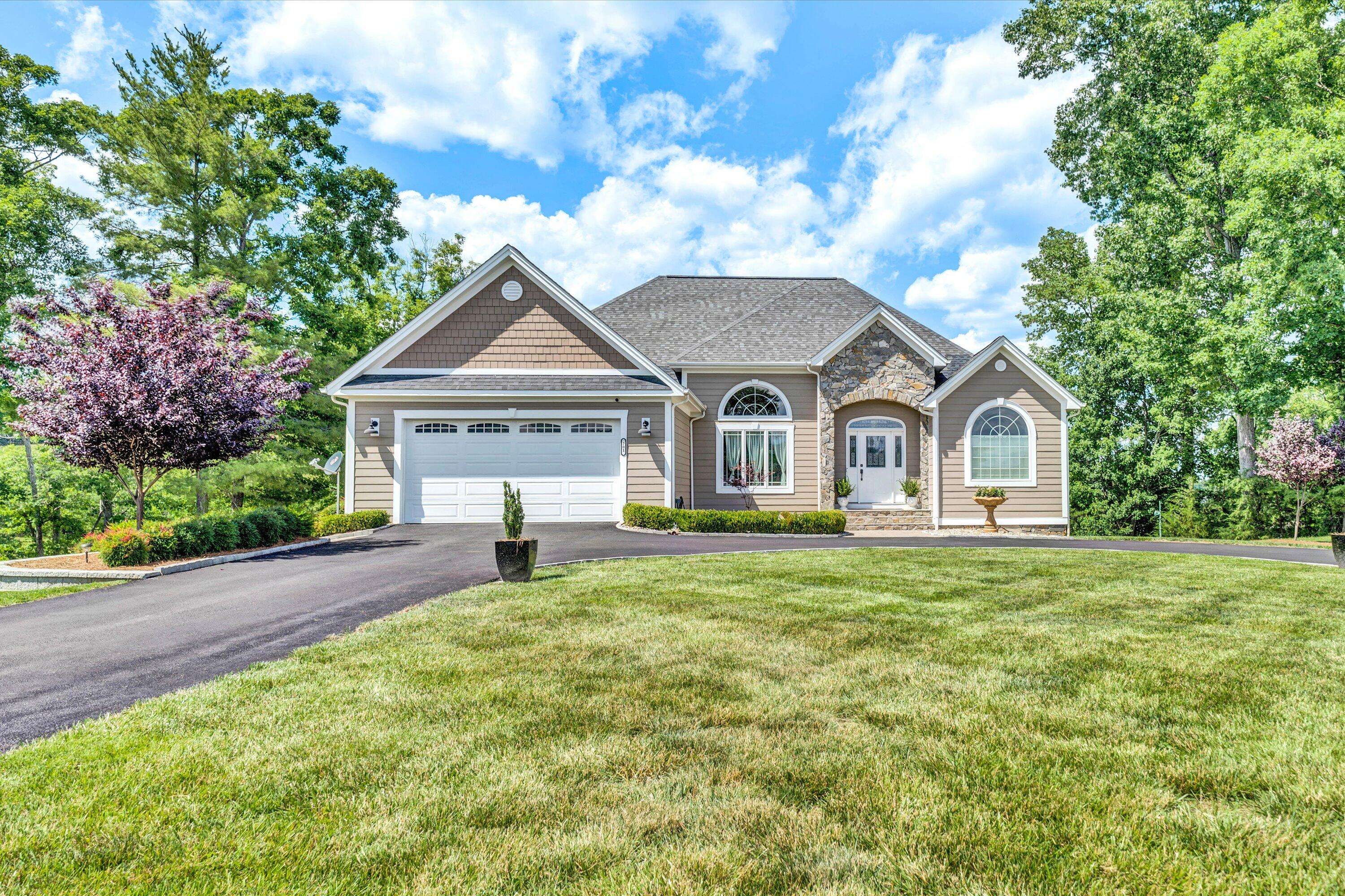 Moneta, VA 24121,701 Compass Cove CIR