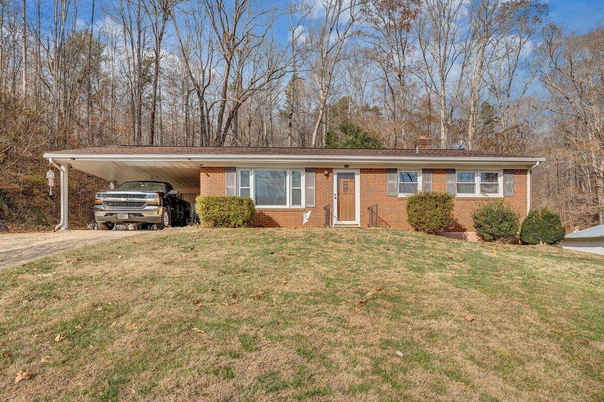 Bassett, VA 24055,332 Blackberry RD