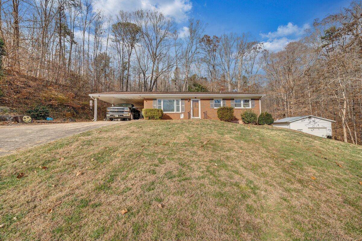 Bassett, VA 24055,332 Blackberry RD