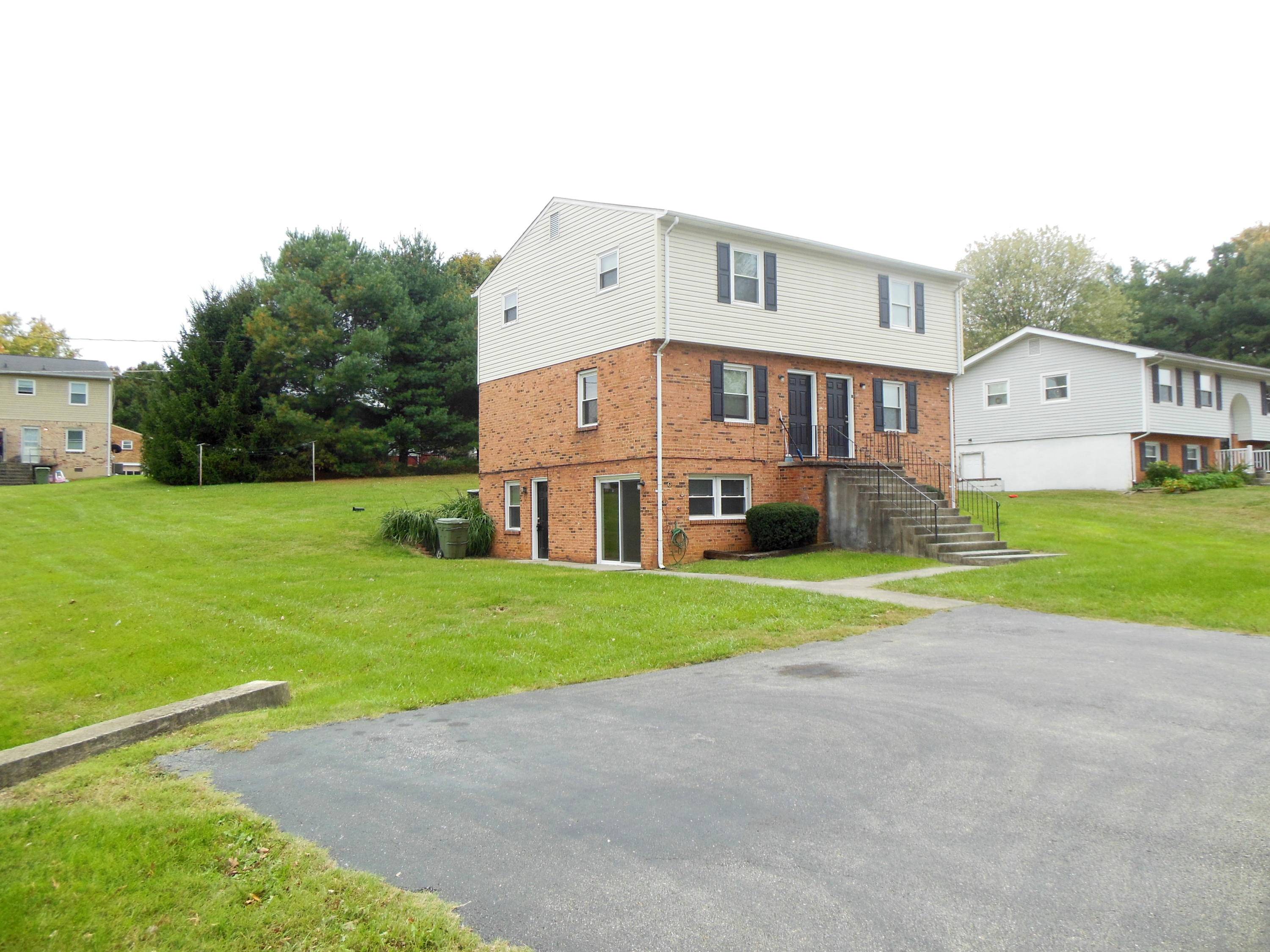 Salem, VA 24153,916 Pyrtle DR Unit C