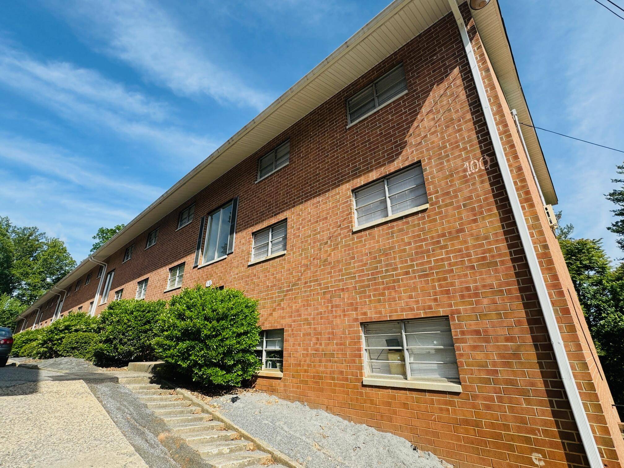 Bassett, VA 24055,300 Ridgeview LN Unit Apt 62