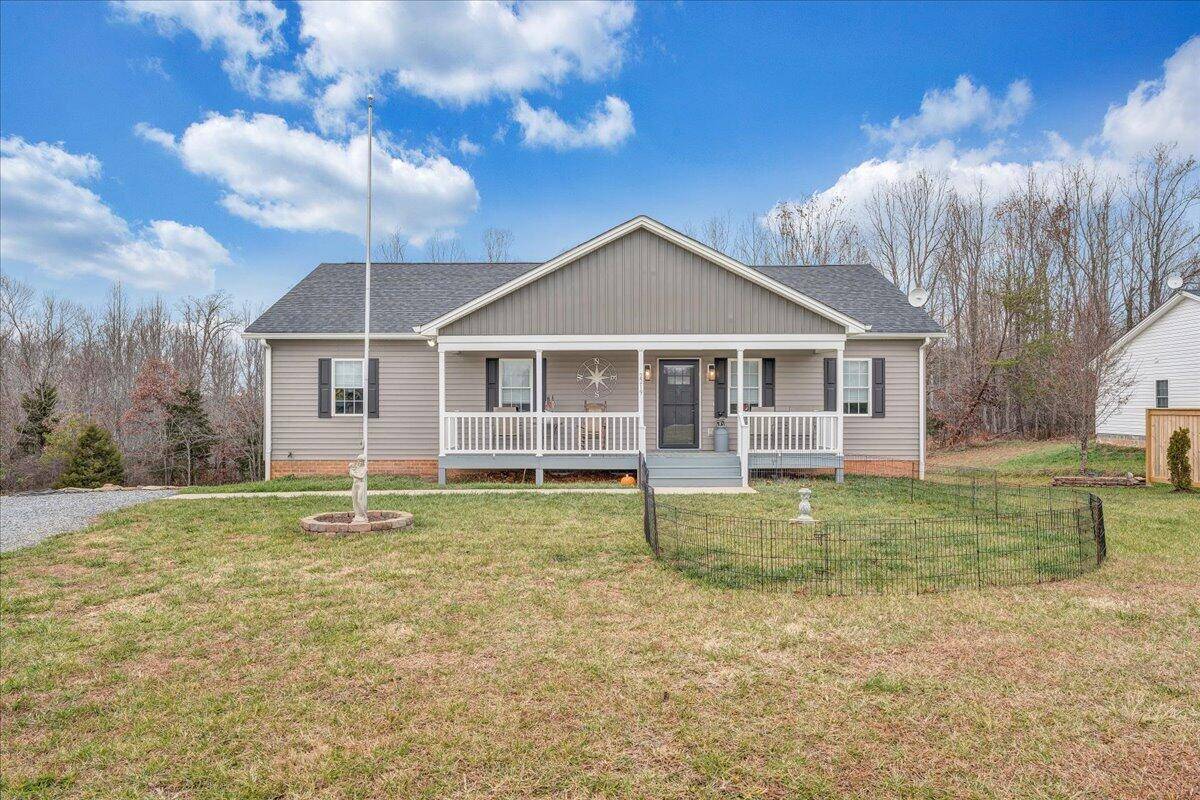 Huddleston, VA 24104,2219 Smith Mountain Lake PKWY