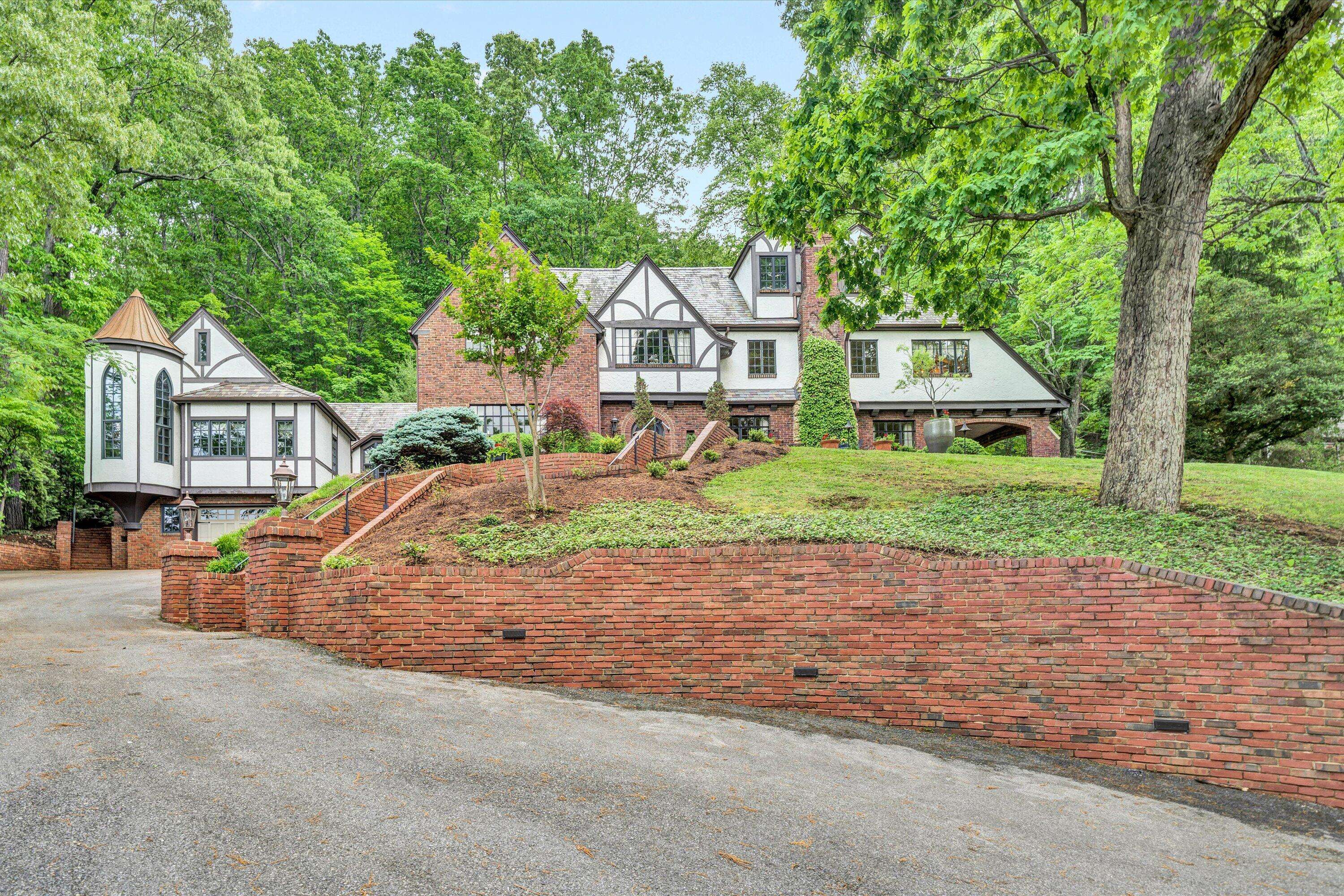 Roanoke, VA 24014,2412 Robin Hood RD
