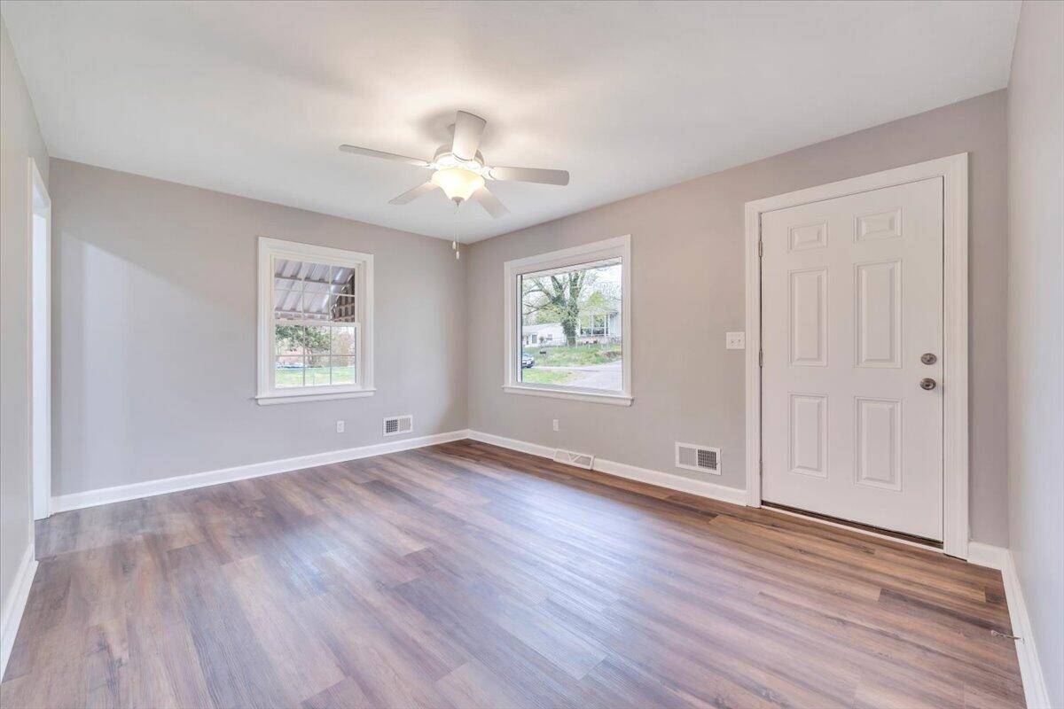 Roanoke, VA 24012,2413 Shull RD