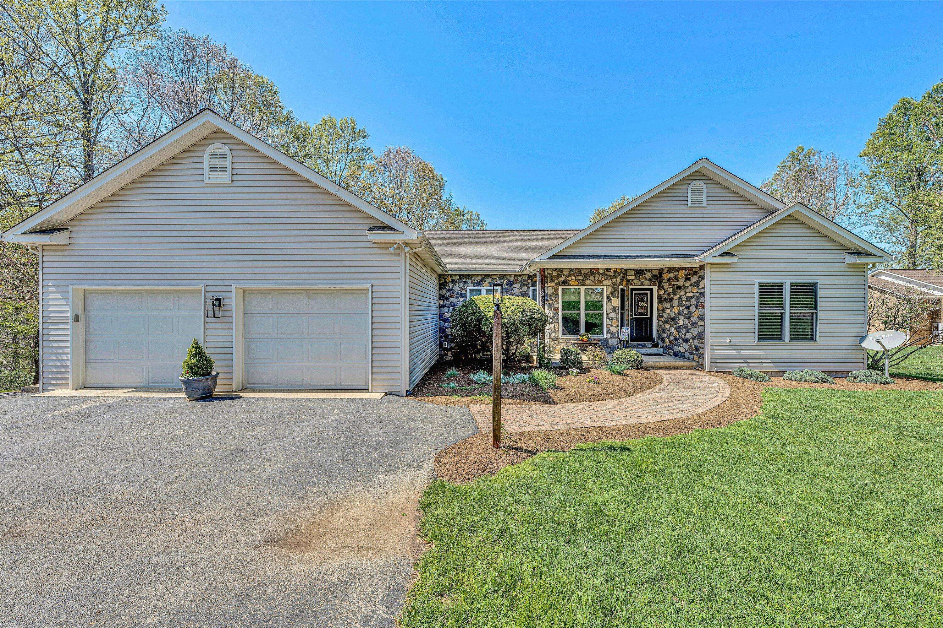 Hardy, VA 24101,1295 Idlewood RD
