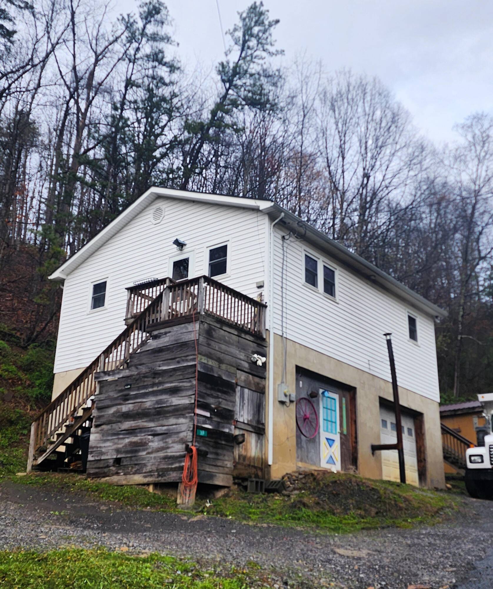 Hot Springs, VA 24445,309 Thomastown RD