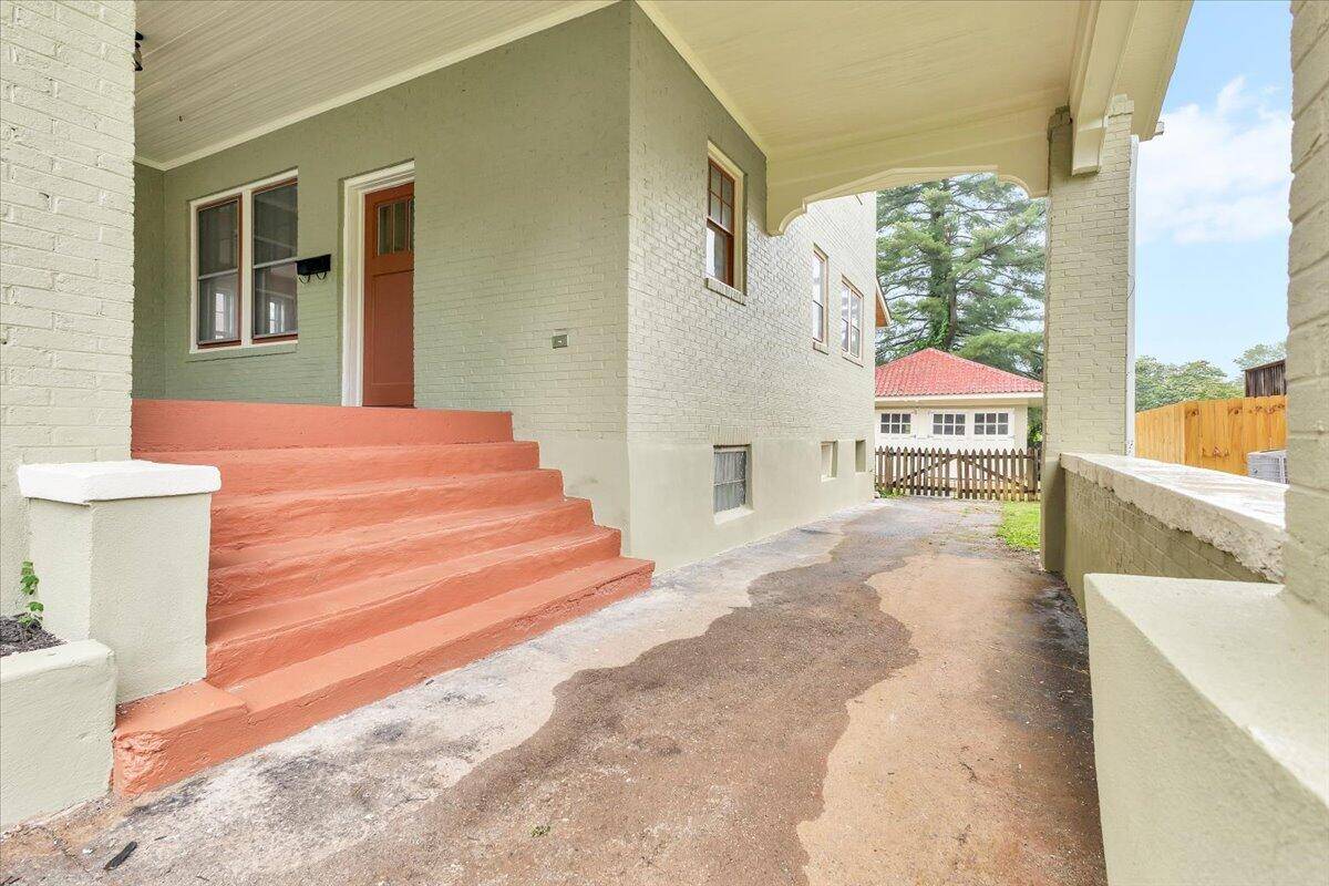 Roanoke, VA 24015,2219 Carter RD
