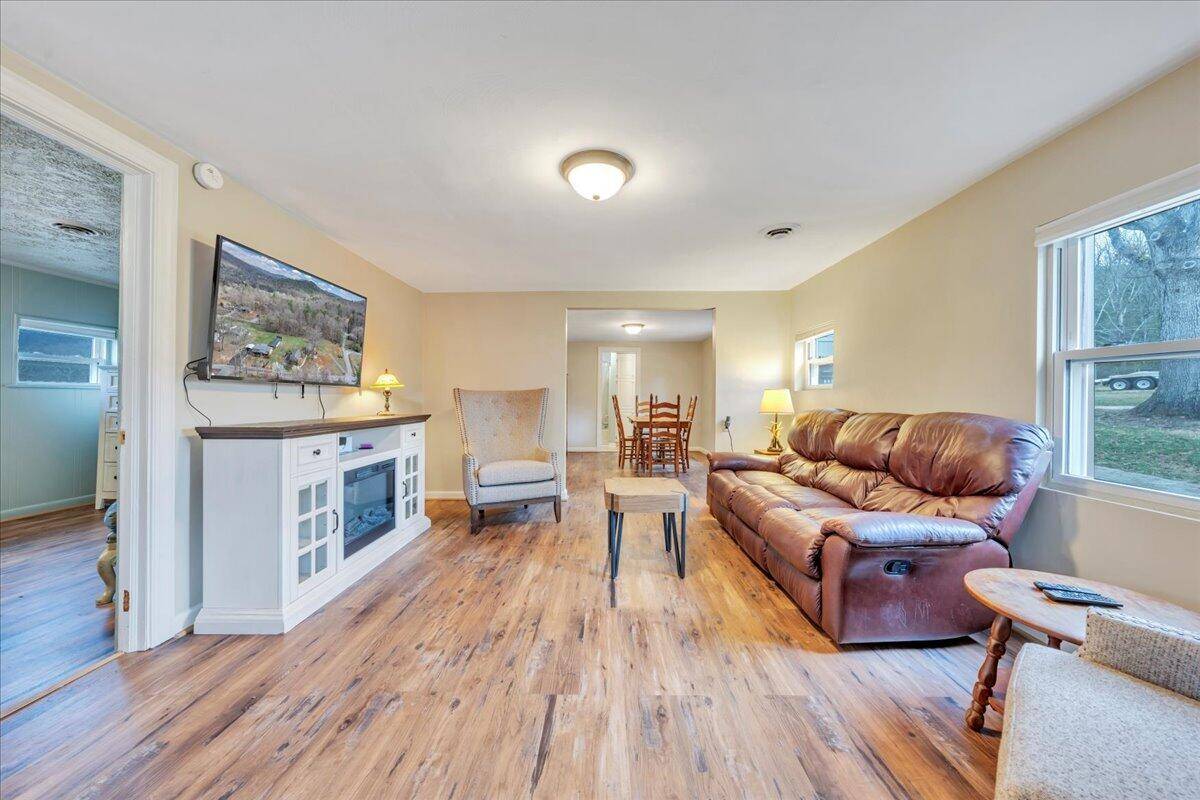 Roanoke, VA 24018,3564 Leffel RD