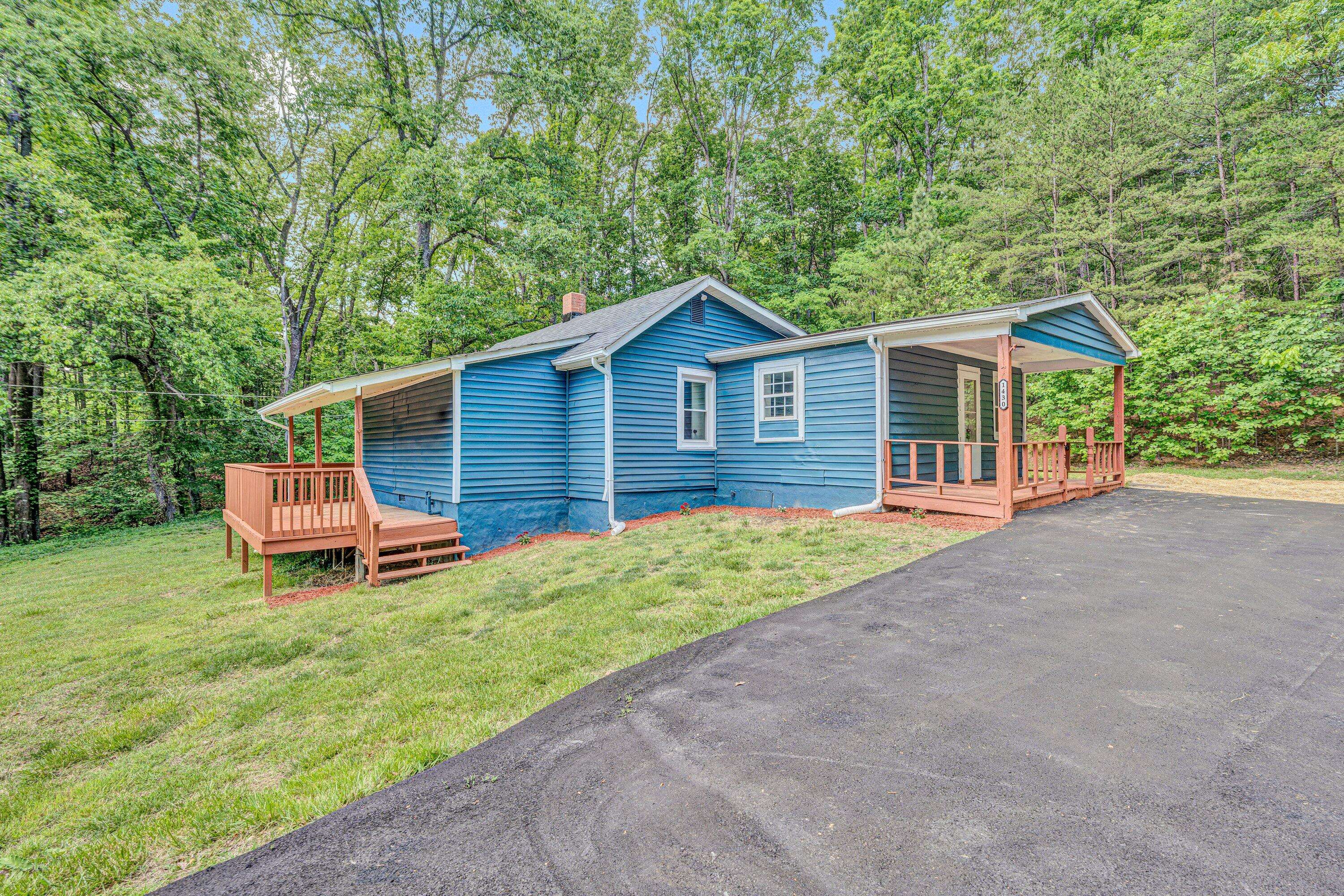 Salem, VA 24153,1430 Deborah LN