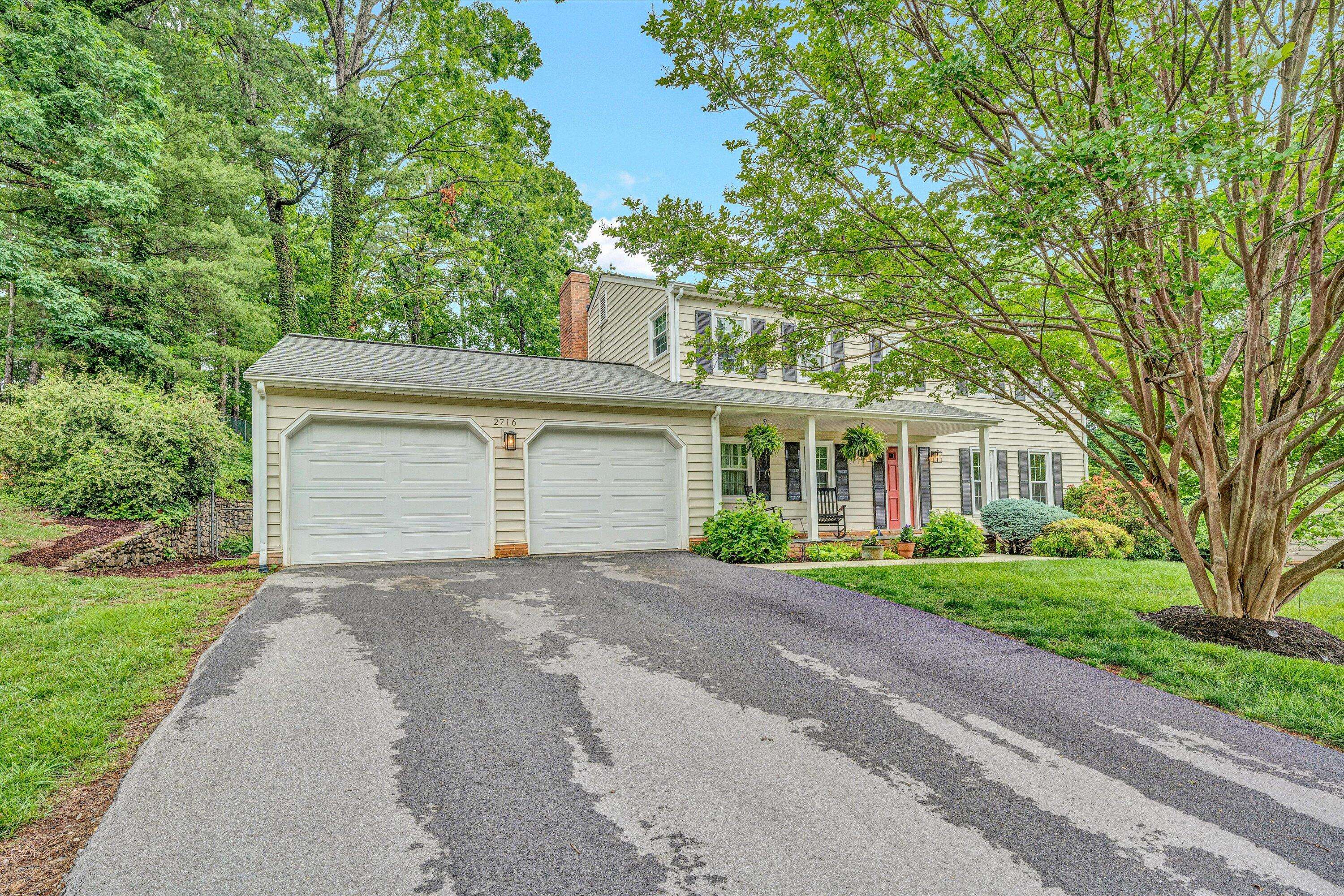 Roanoke, VA 24018,2716 Bobolink LN
