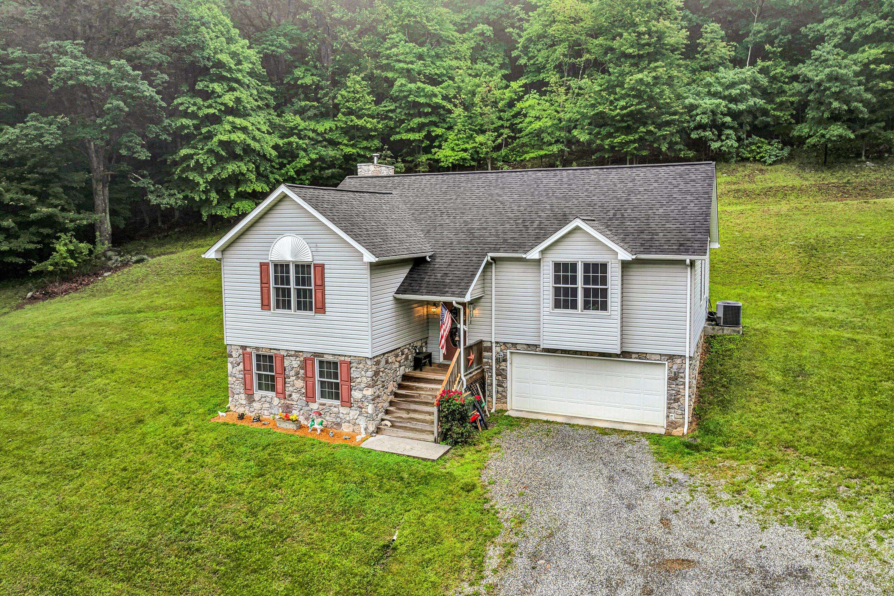 Roanoke, VA 24018,7123 Tall Oak LN