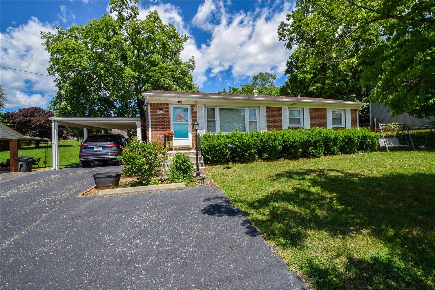 Vinton, VA 24179,1518 Mountain View RD