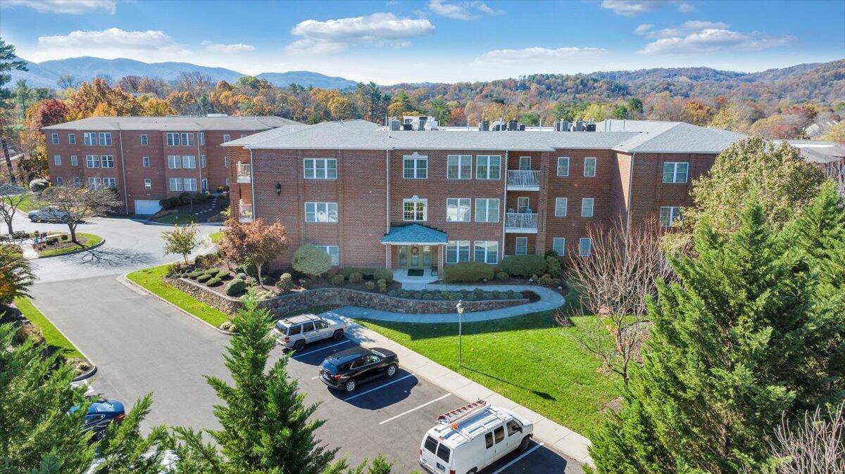 Roanoke, VA 24018,3040 Mcvitty Forest DR #211