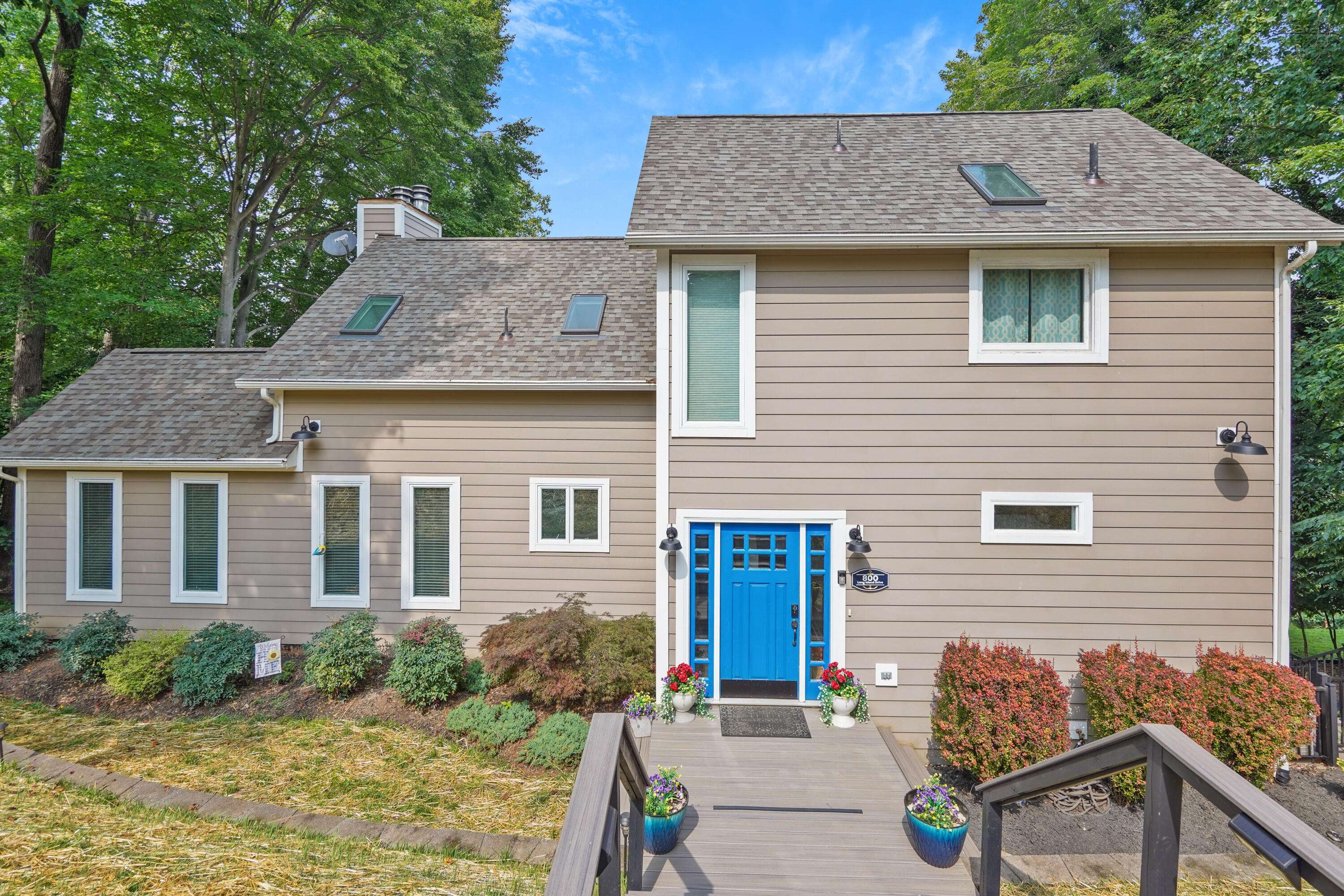 Moneta, VA 24121,800 Long Island DR