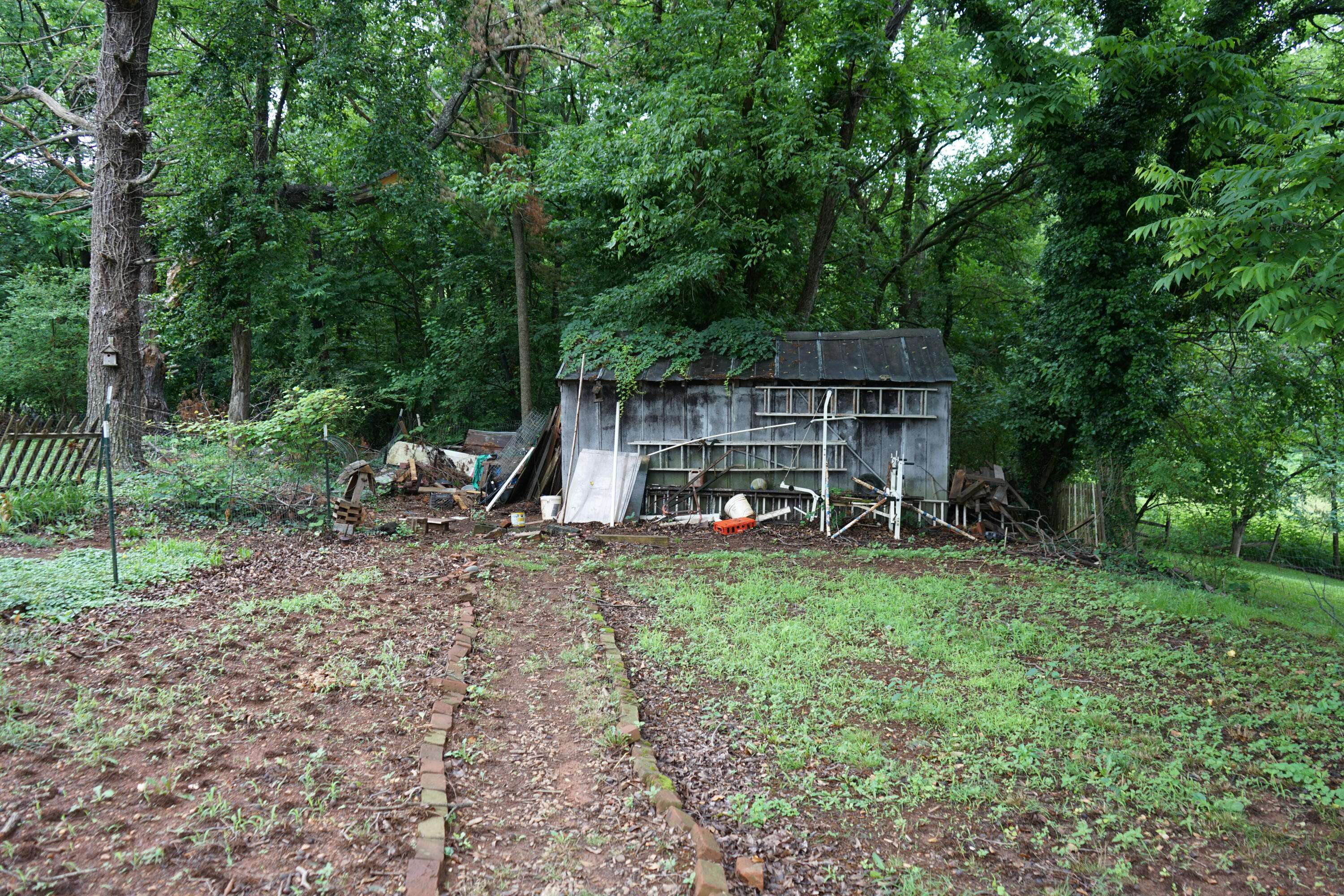 Bedford, VA 24523,409 W Washington ST