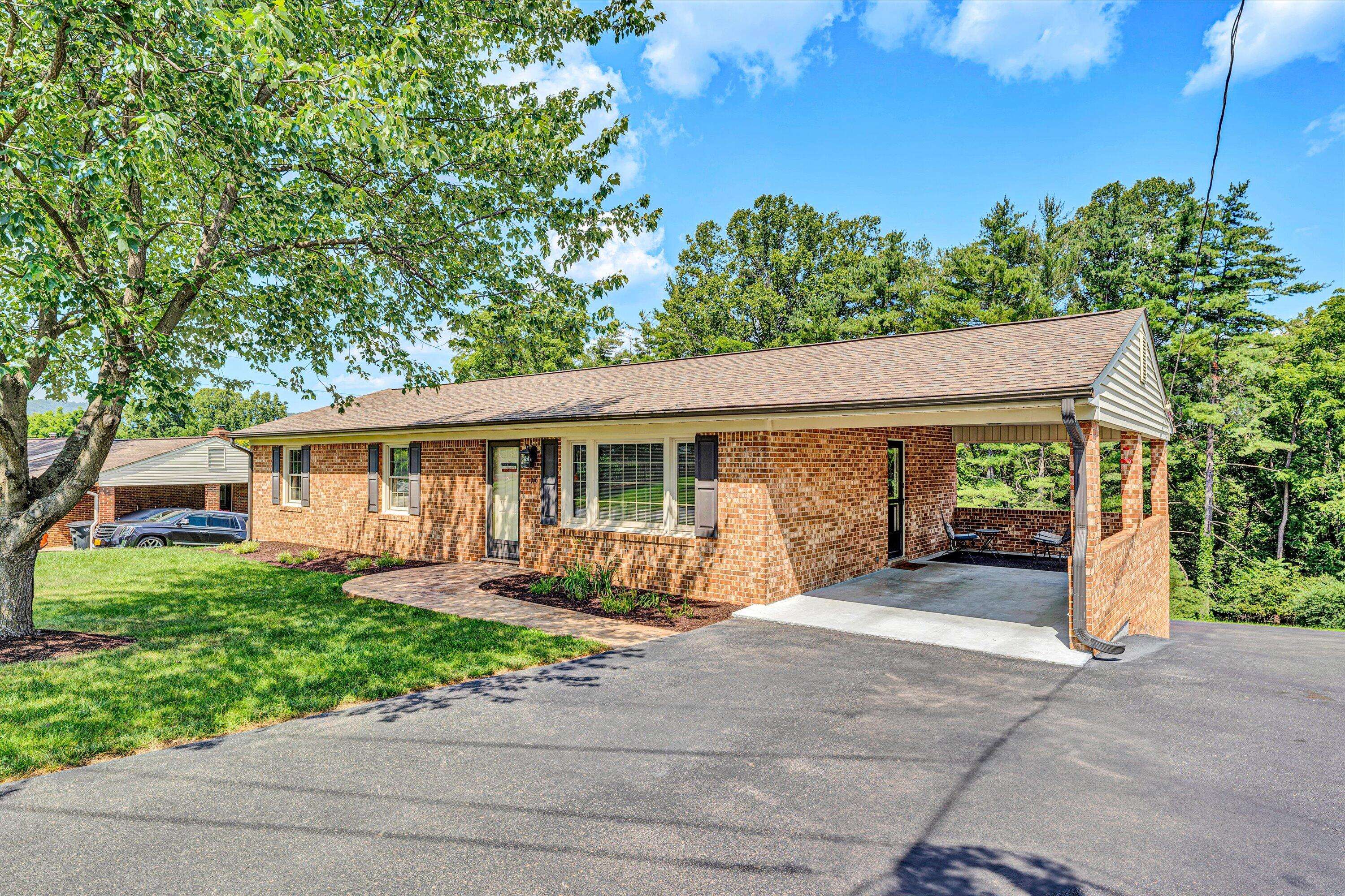 Vinton, VA 24179,716 Arcadia CIR