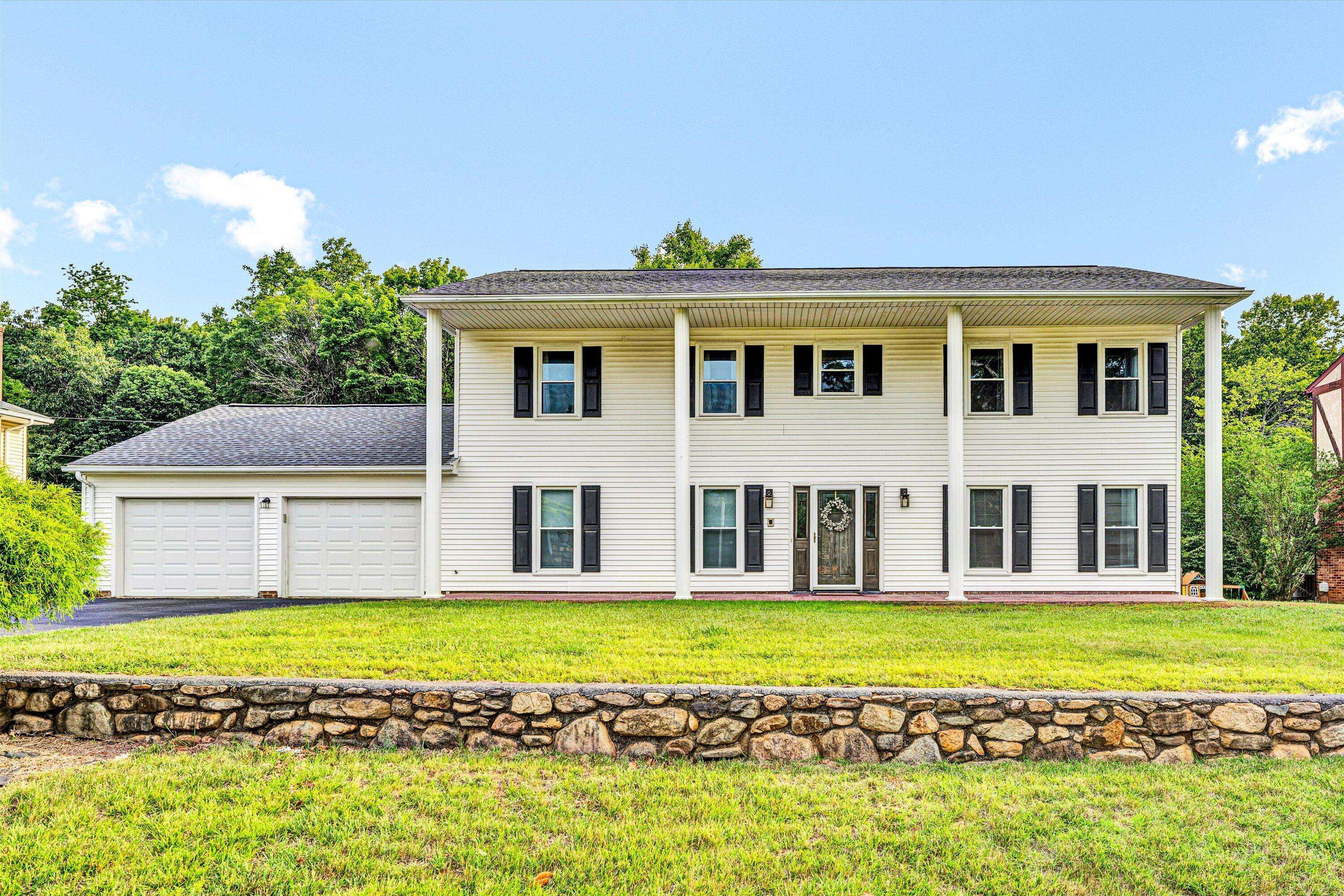 Salem, VA 24153,5211 Cherokee Hills DR