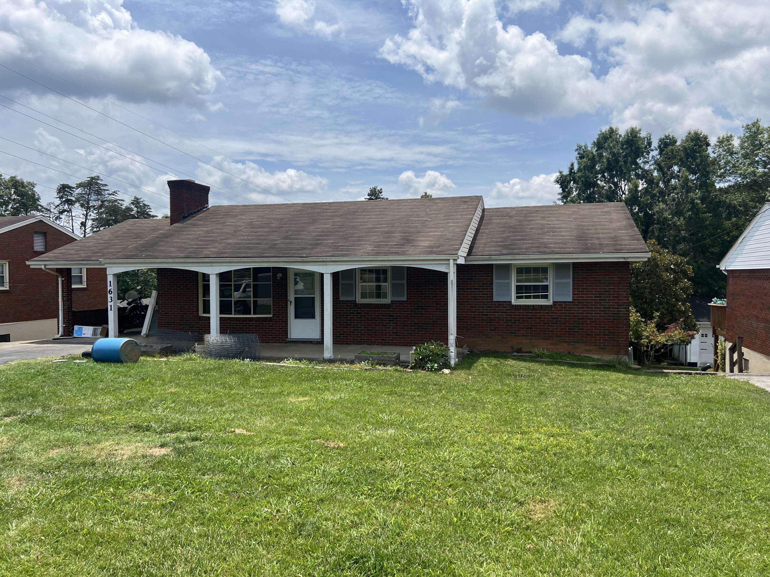 Roanoke, VA 24014,1631 Eanes RD