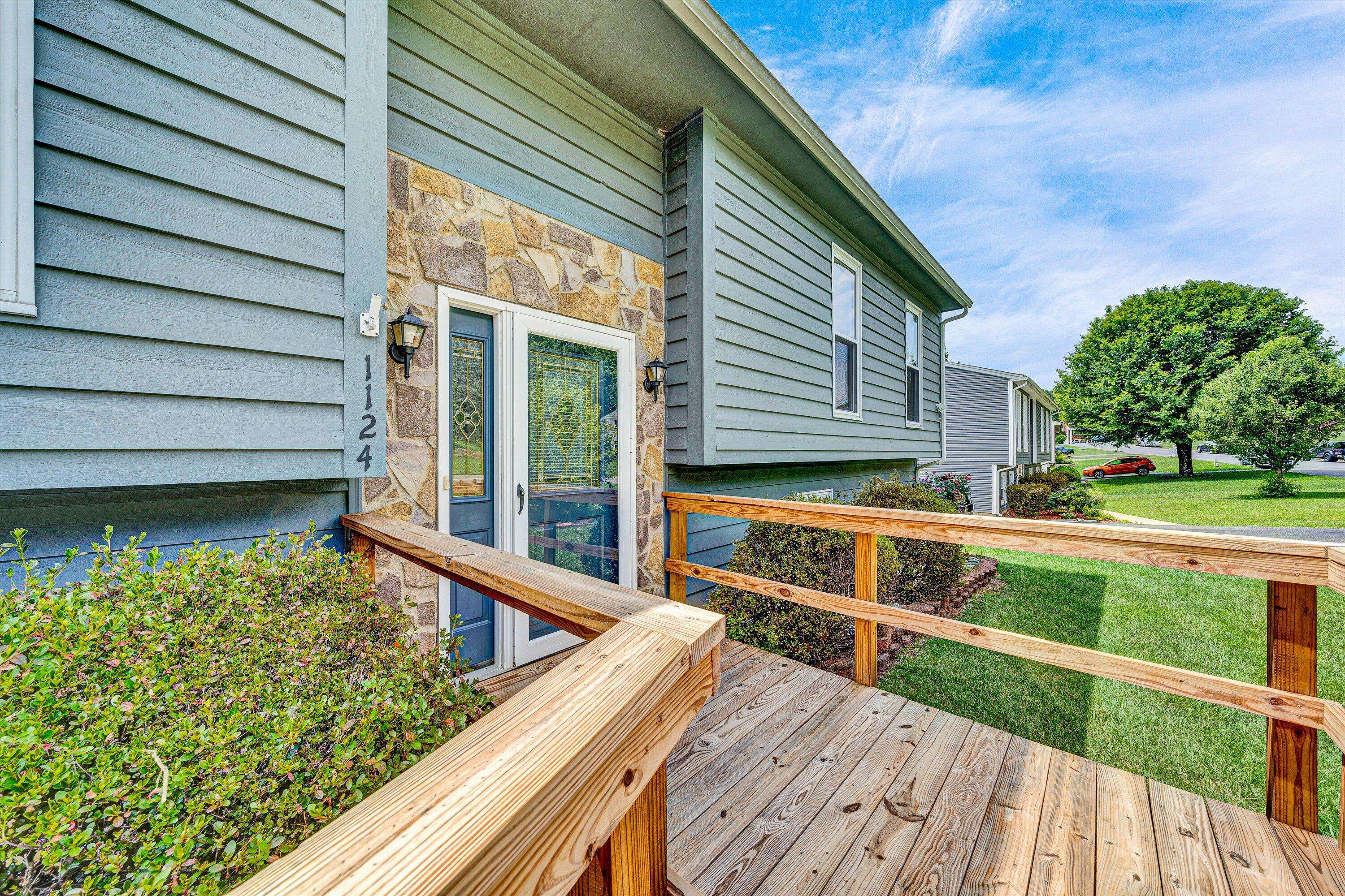Vinton, VA 24179,1124 Pedigo LN