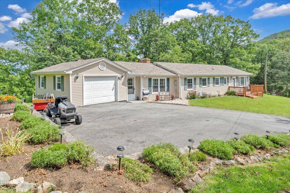 Roanoke, VA 24019,37 Dancing Tree LN