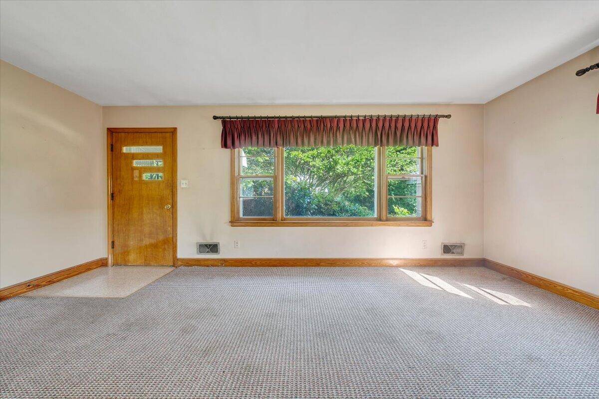Roanoke, VA 24019,6621 Sherry RD