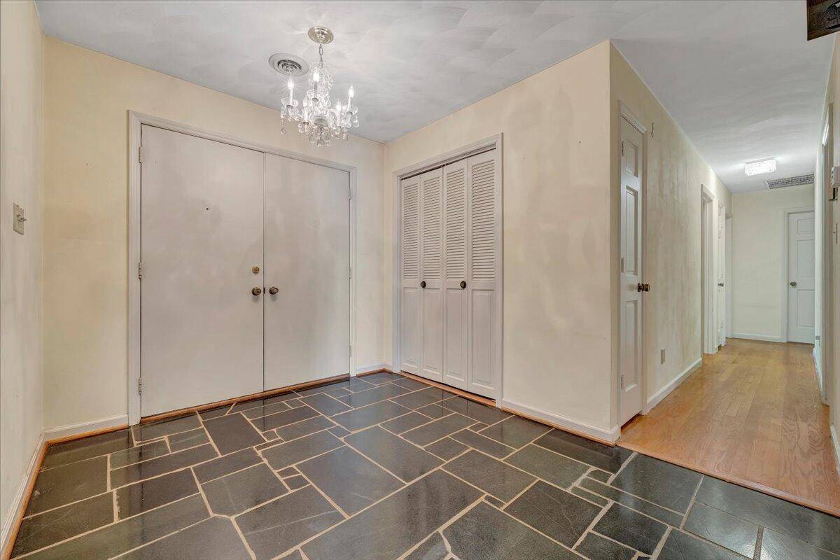 Roanoke, VA 24019,5278 North Spring DR