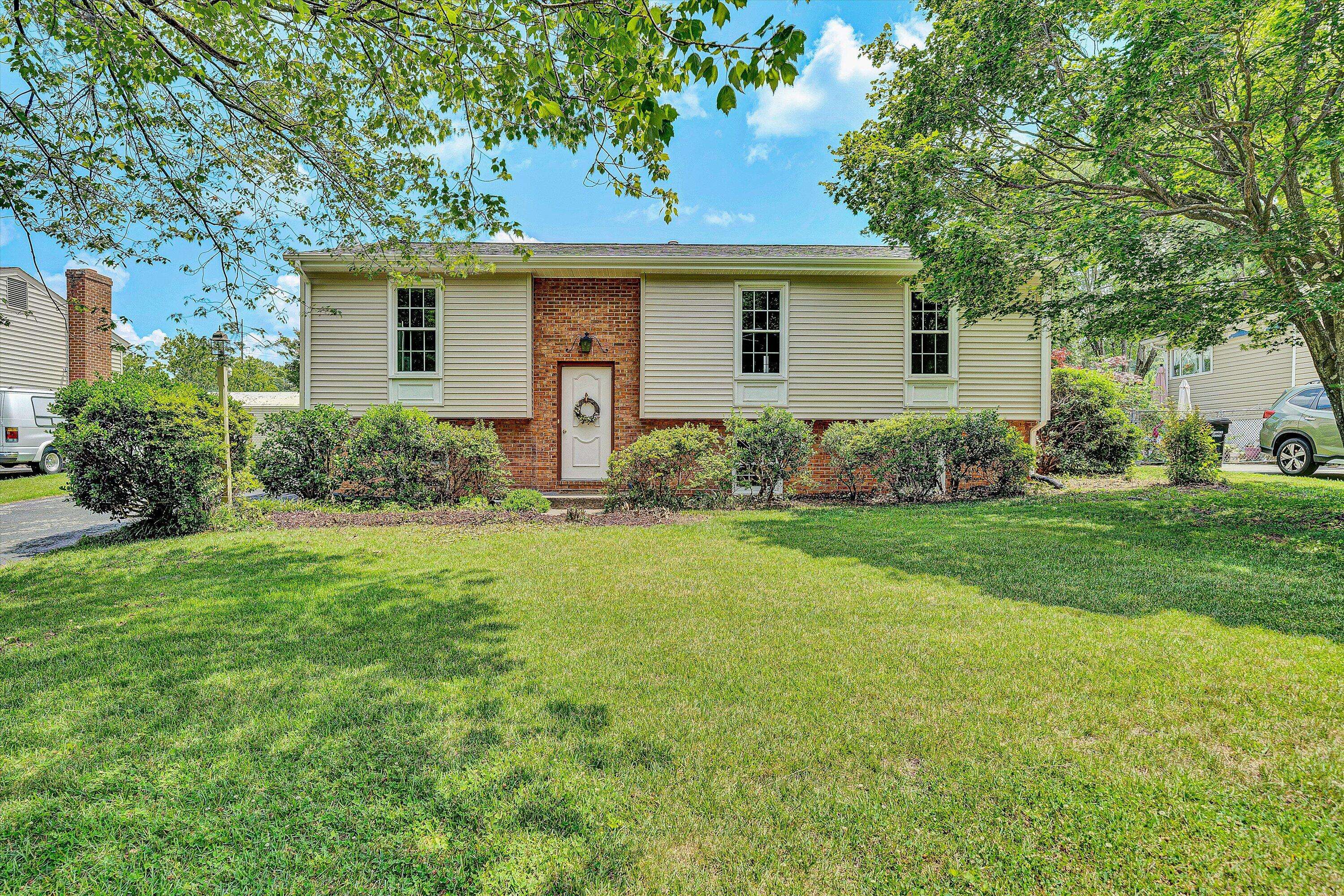 Roanoke, VA 24018,3582 Berryhill DR