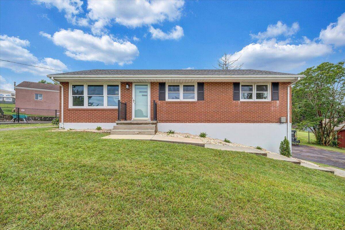 Vinton, VA 24179,905 Emerald DR