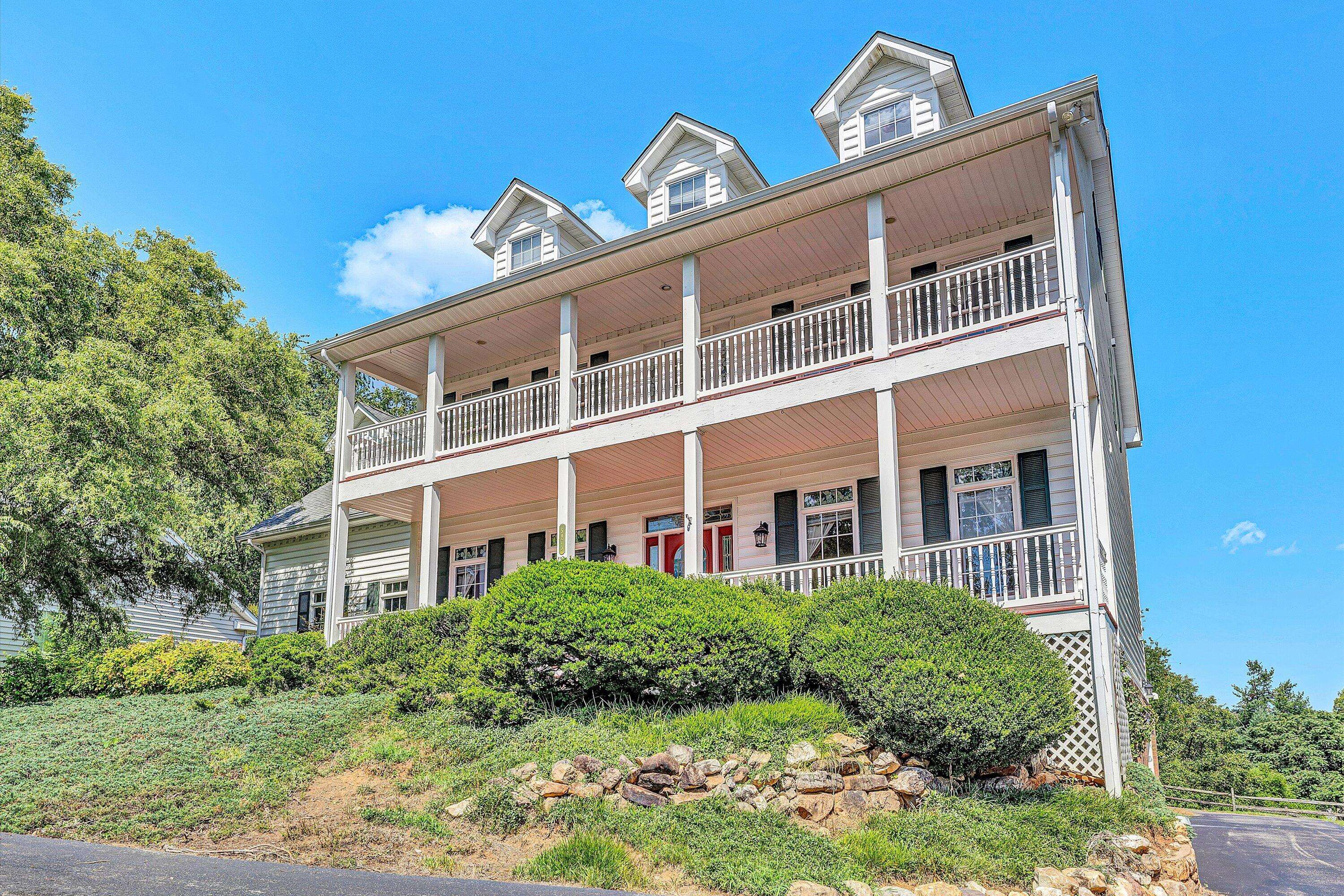 Roanoke, VA 24018,5975 LANDVIEW DR