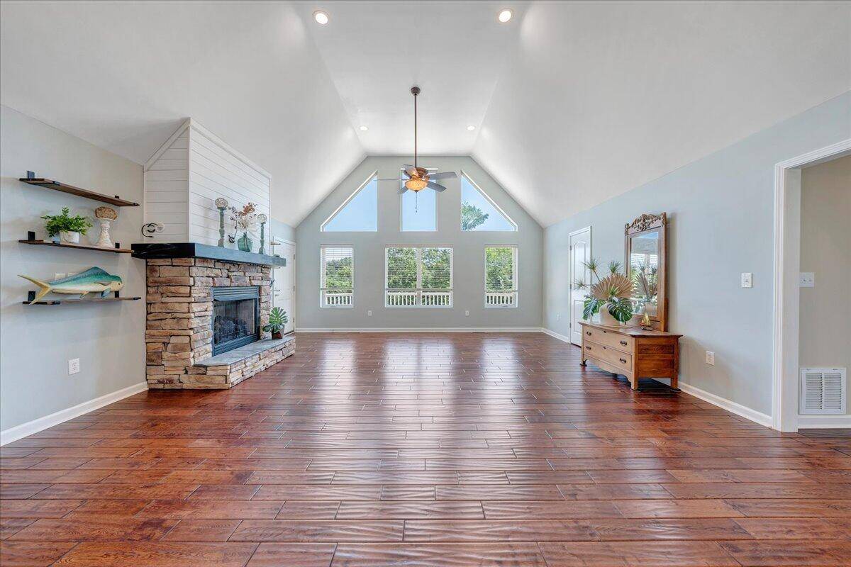 Hardy, VA 24101,1076 Shorevue CIR