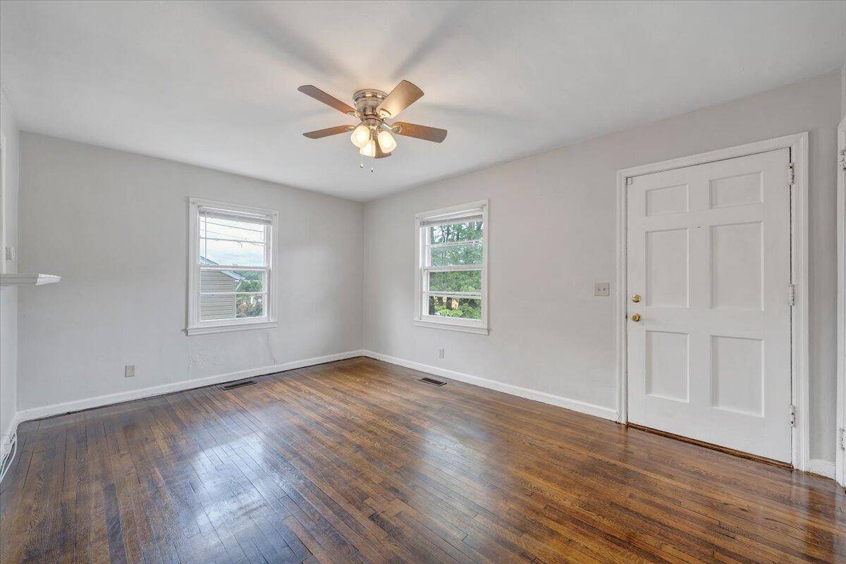Roanoke, VA 24015,2546 Denniston AVE