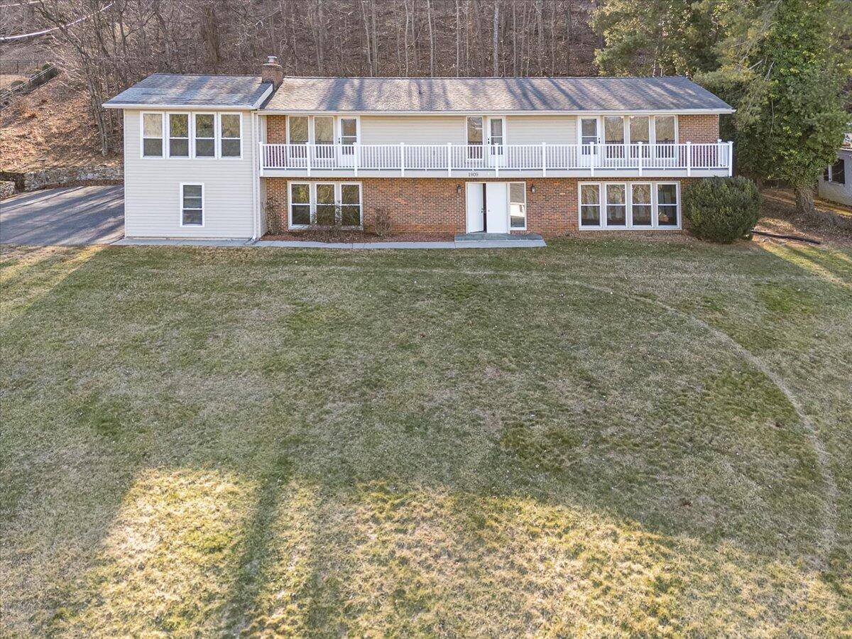 Roanoke, VA 24018,1909 Pelham DR