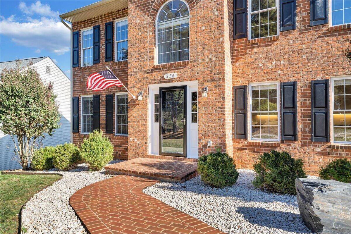 Vinton, VA 24179,226 Bush DR