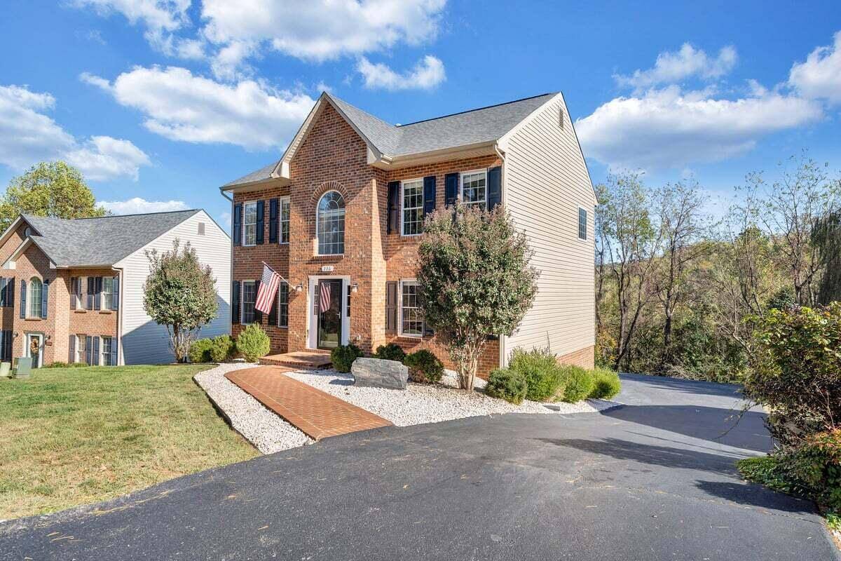 Vinton, VA 24179,226 Bush DR