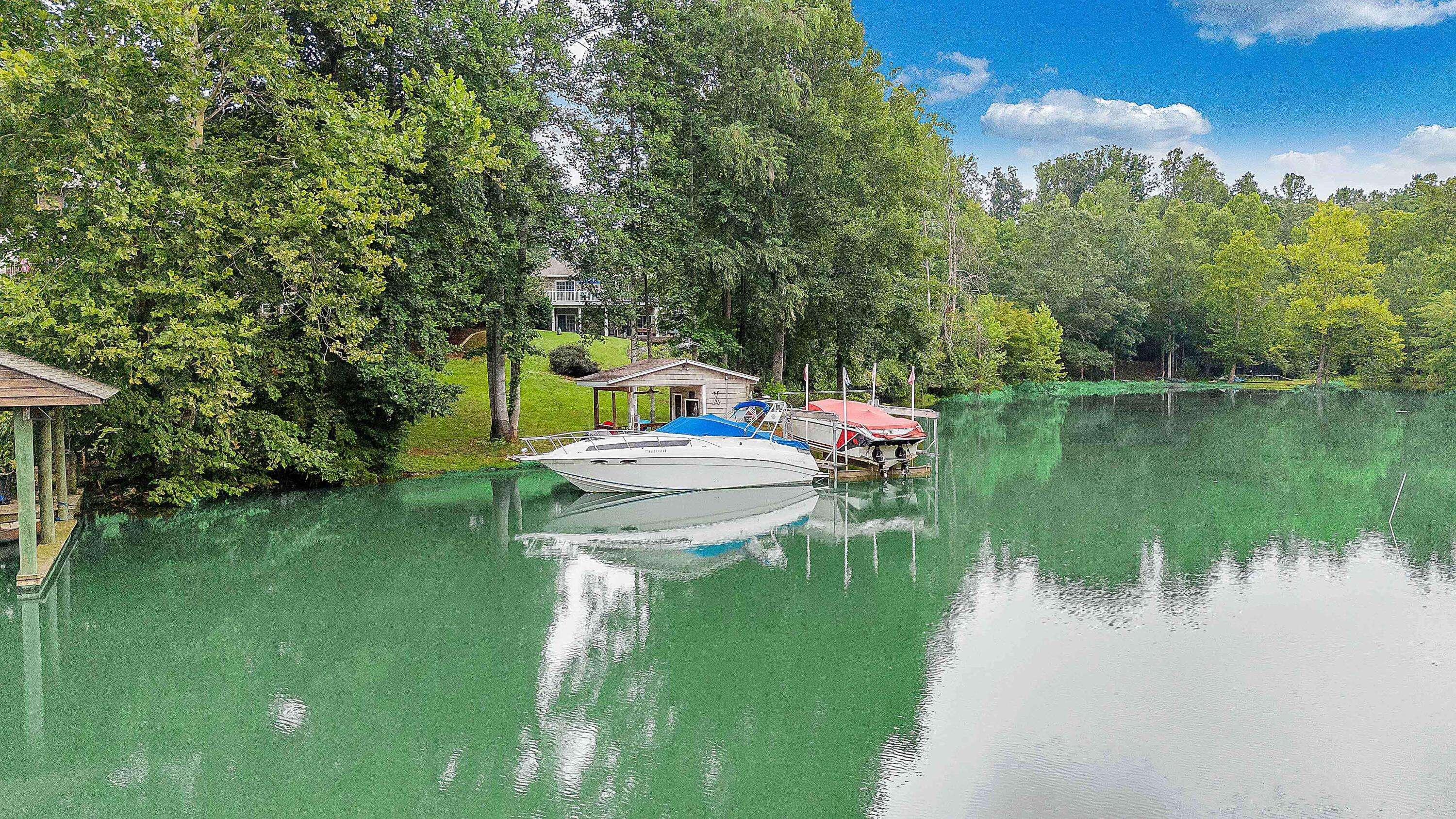 Moneta, VA 24121,1914 Buccaneer RD