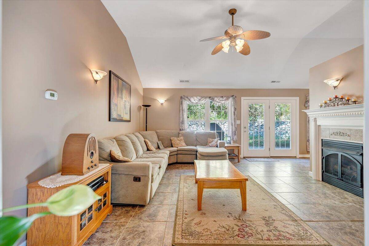 Salem, VA 24153,3085 Creekside DR