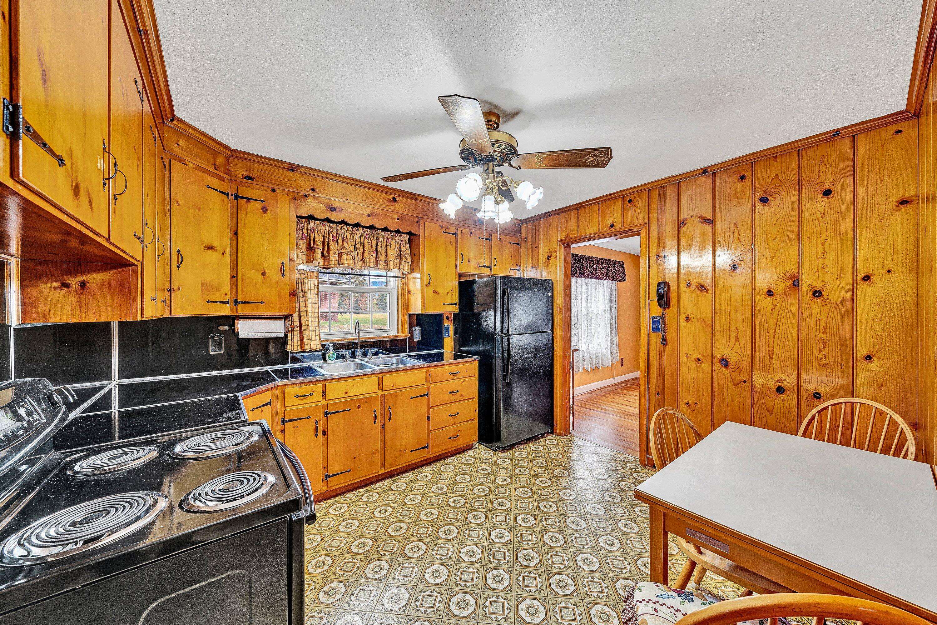 Salem, VA 24153,1138 Highland RD