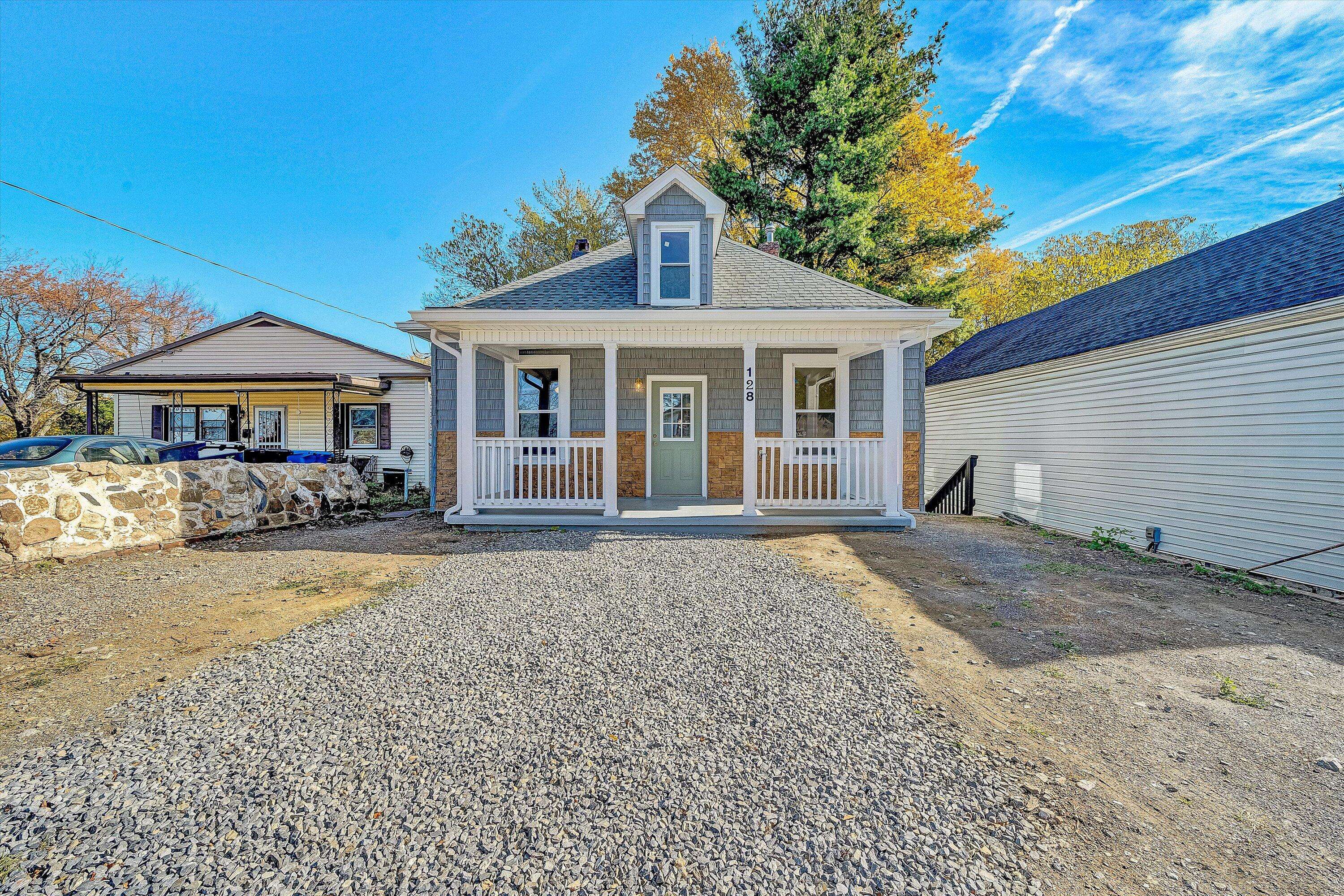 Roanoke, VA 24013,128 10 1/2 ST