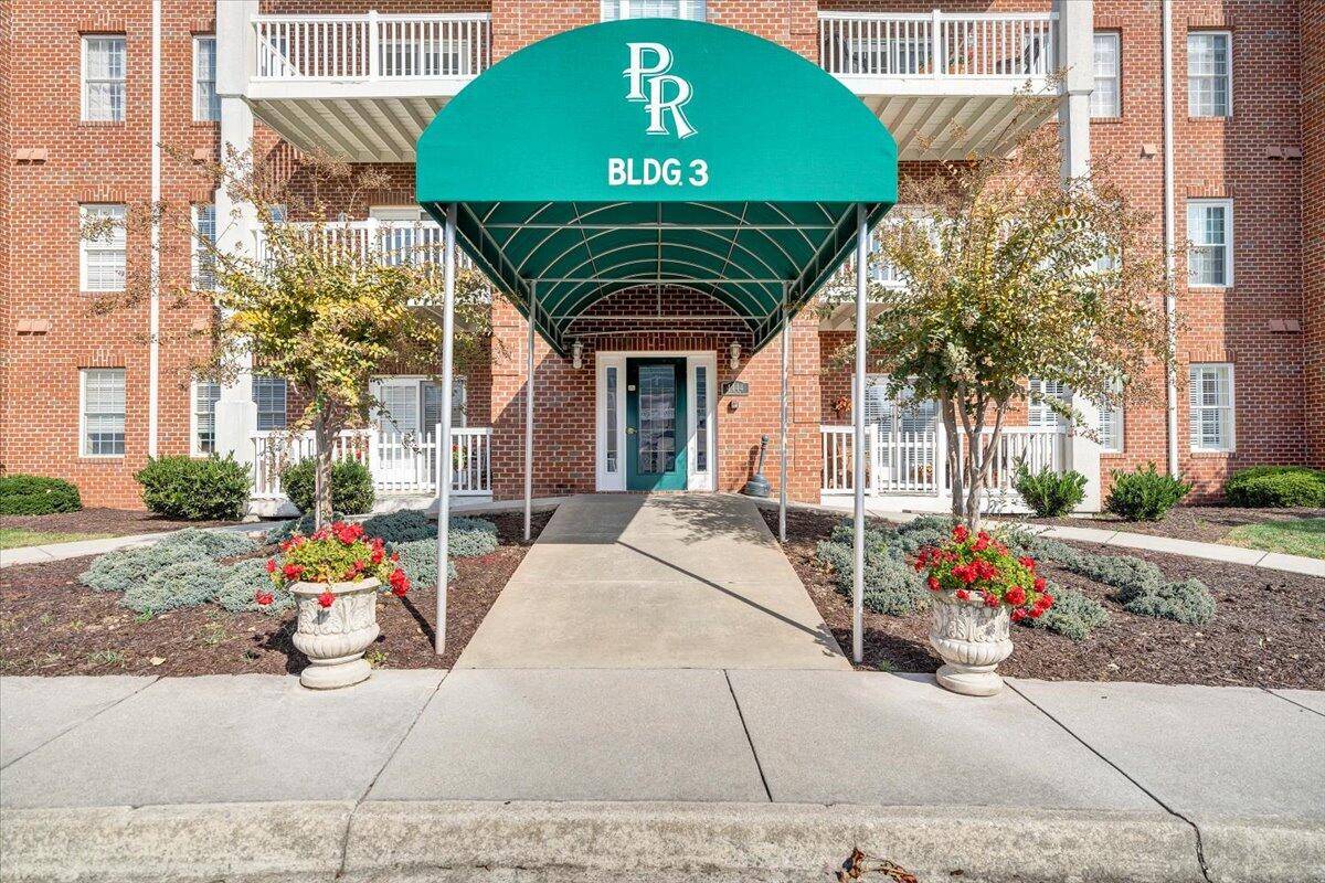 Roanoke, VA 24014,4444 Pheasant Ridge RD #404